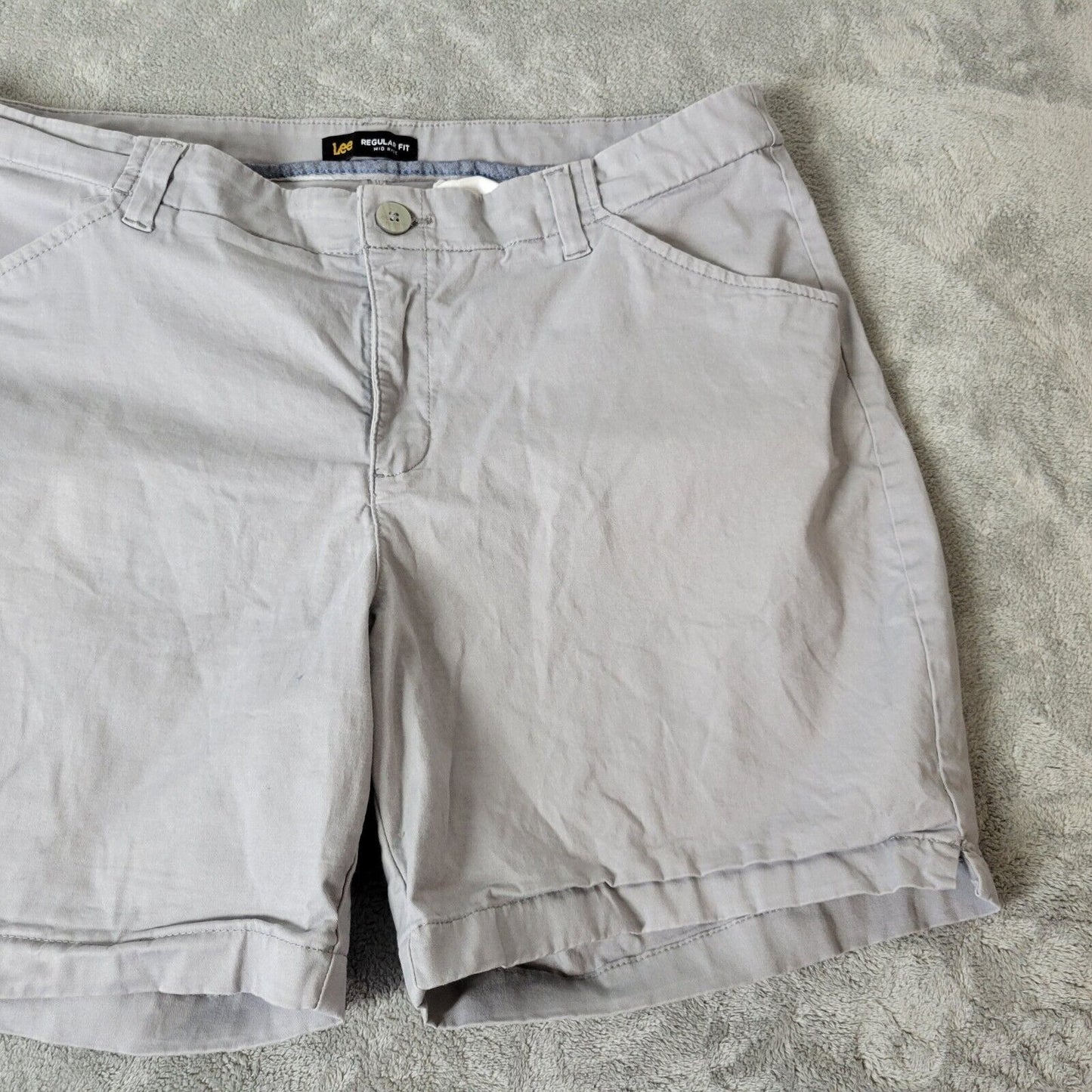 Lee Women Shorts 18M Plus Regular Fit Gray Mid Rise Cotton Blend Zip Lightweight