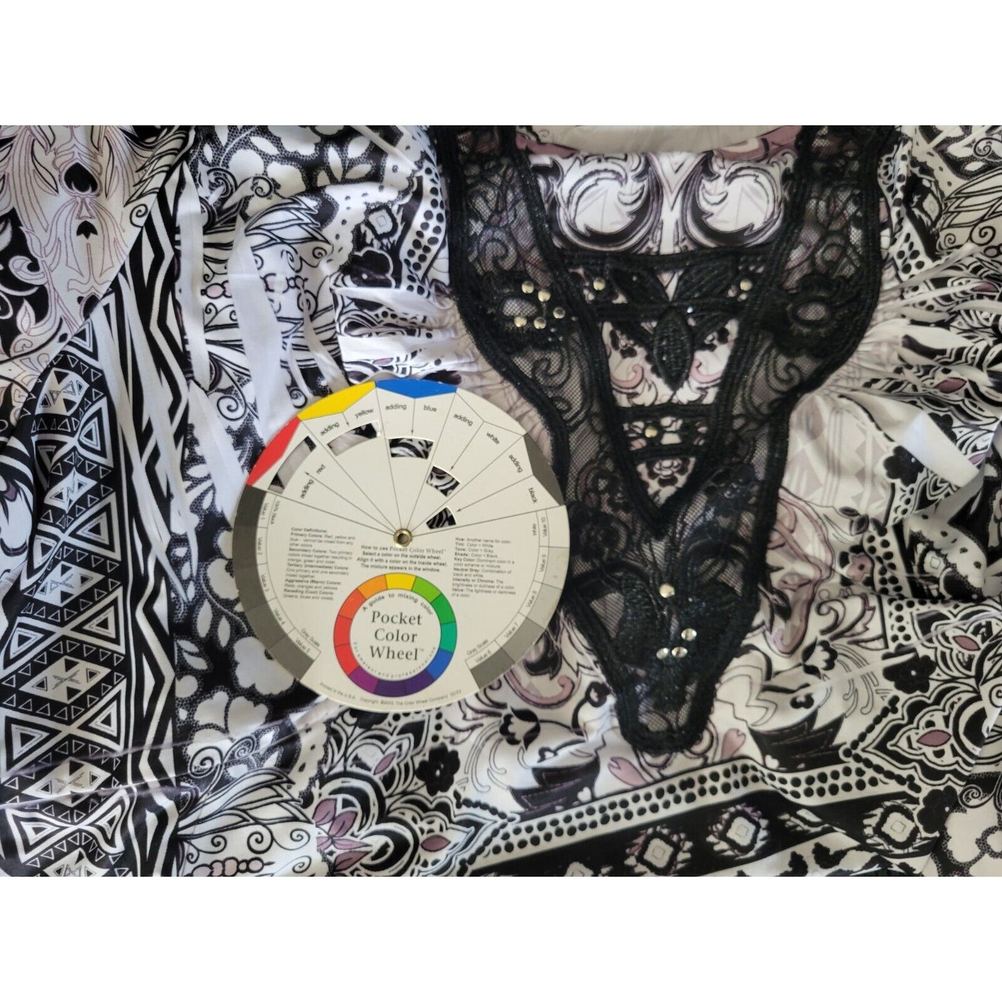 Energe Womens Top 2X Plus Tunic Short Sleeve Mandala Black Lace Trim Laser Cut