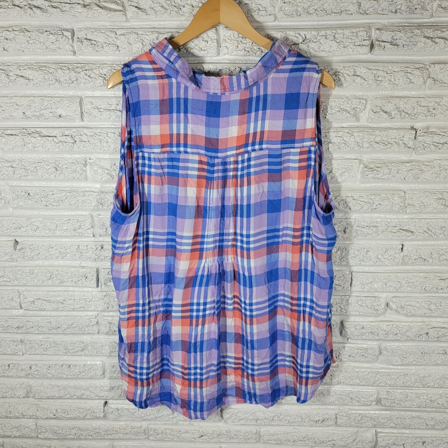 Terra Sky Womens Top 2X Plus Sleeveless Collar Button Up Pintucked Blue Plaid
