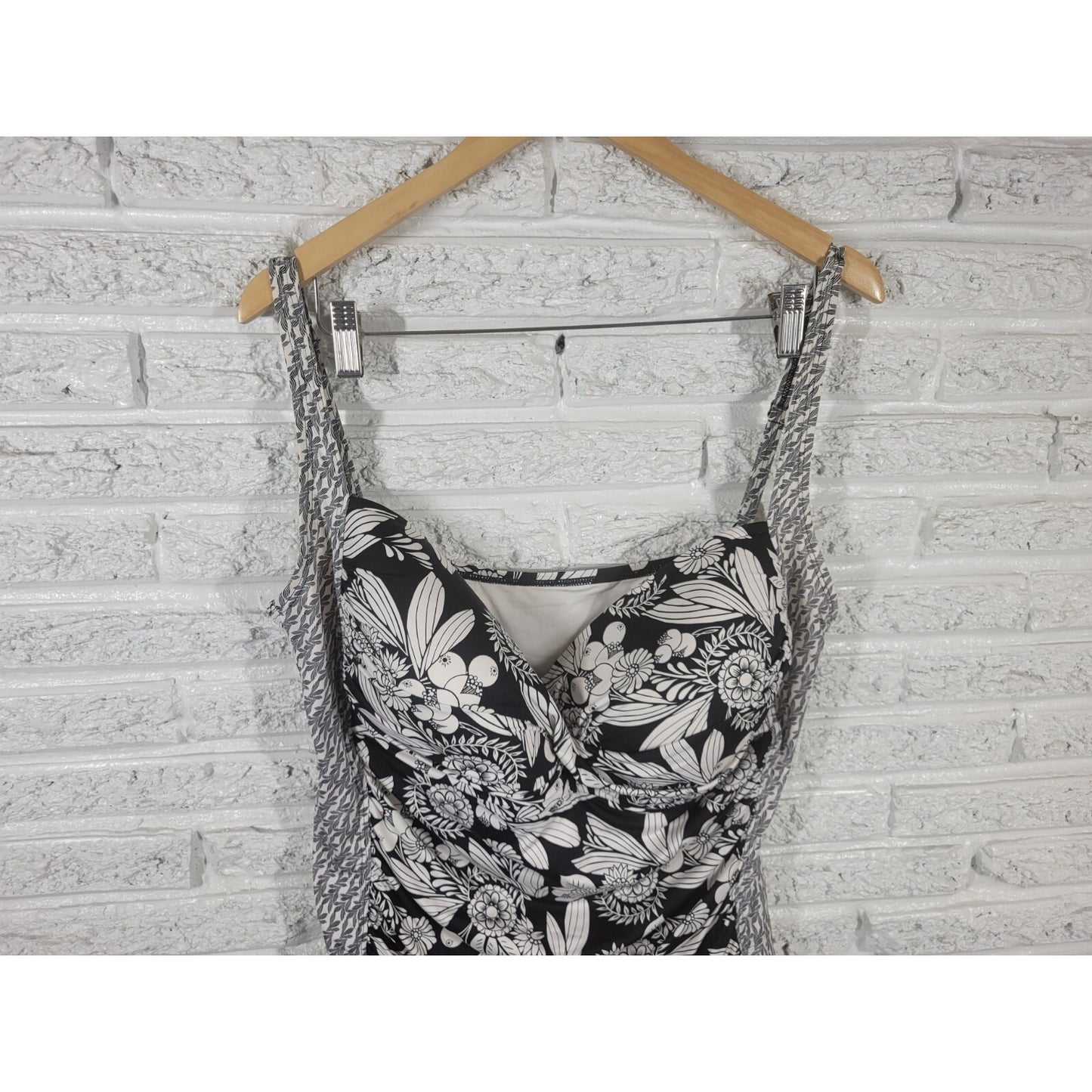 Coldwater Creek Womens Swim Top 20W Plus Adjustable Spaghetti Bra Black Floral