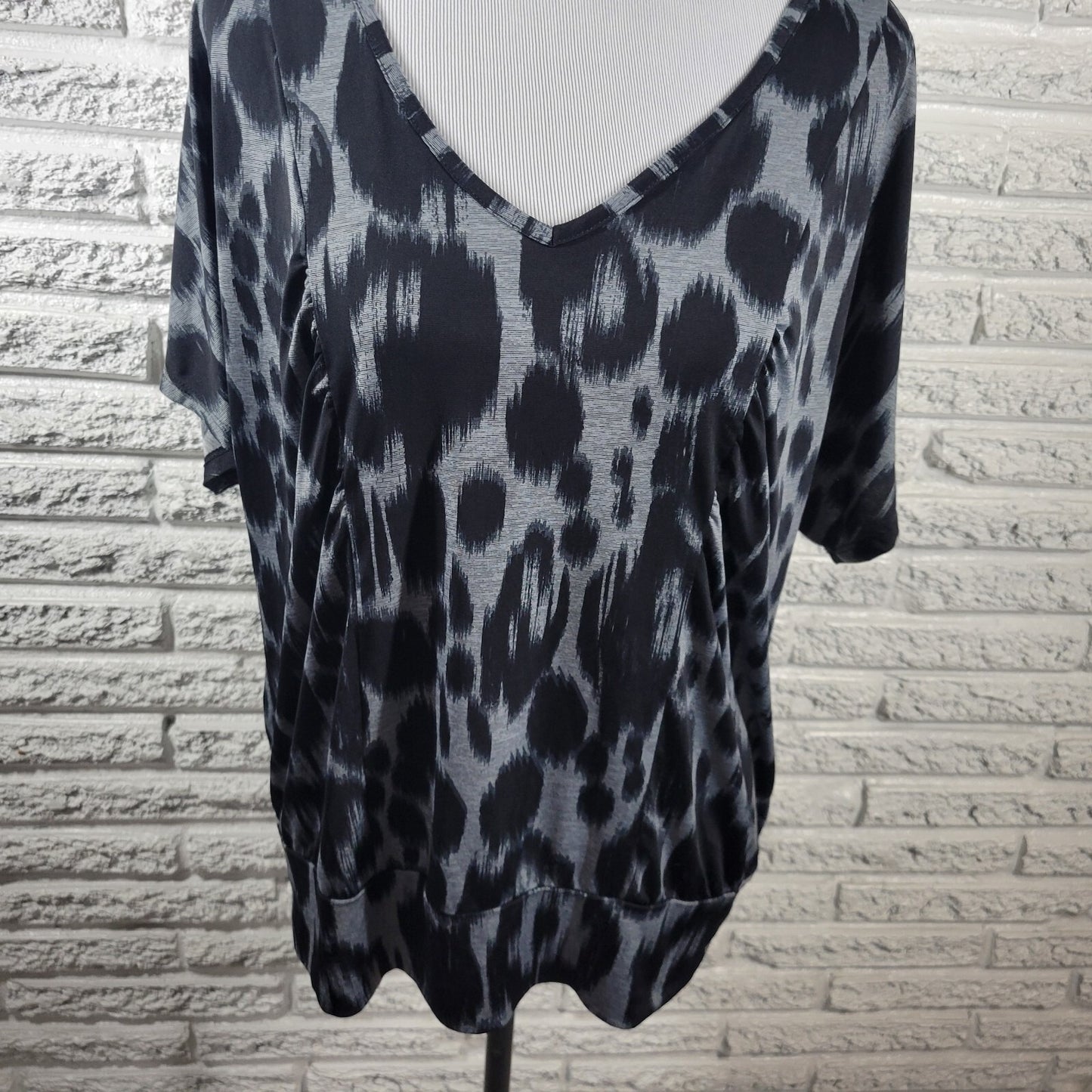 AB Studio Womens Top Extra Large XL Tee Black Gray Watercolor Casual Poly Blend