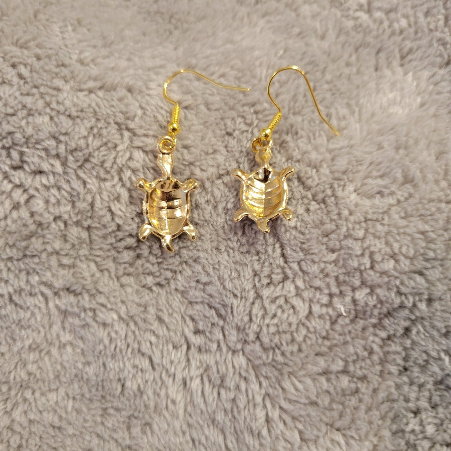Turtles #2 Womens Earrings One Pair Zinc Alloy Pink White Hanging Gold Tone