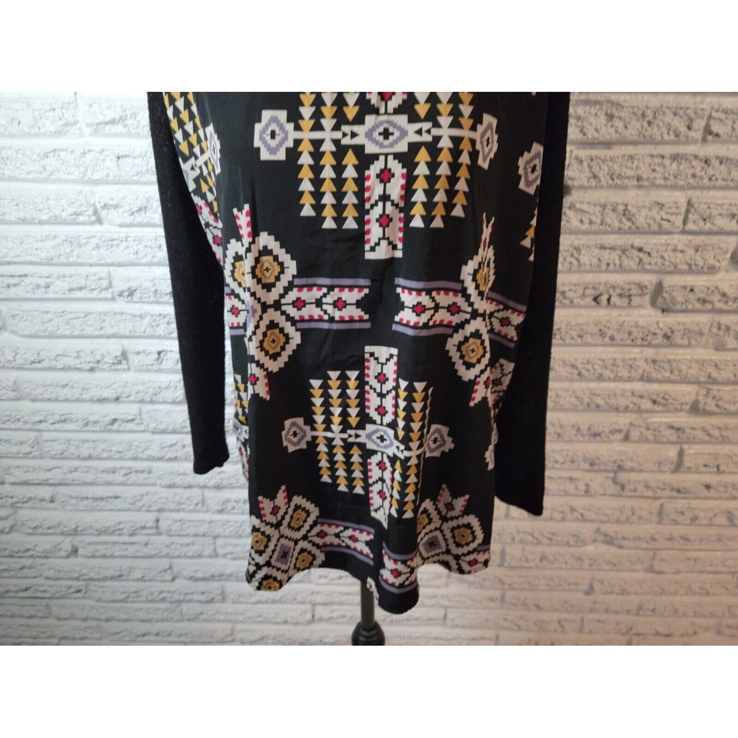 Forever 21 Womens Top Extra Large XL Long Sleeve Knit Poly Blend Black Geometric