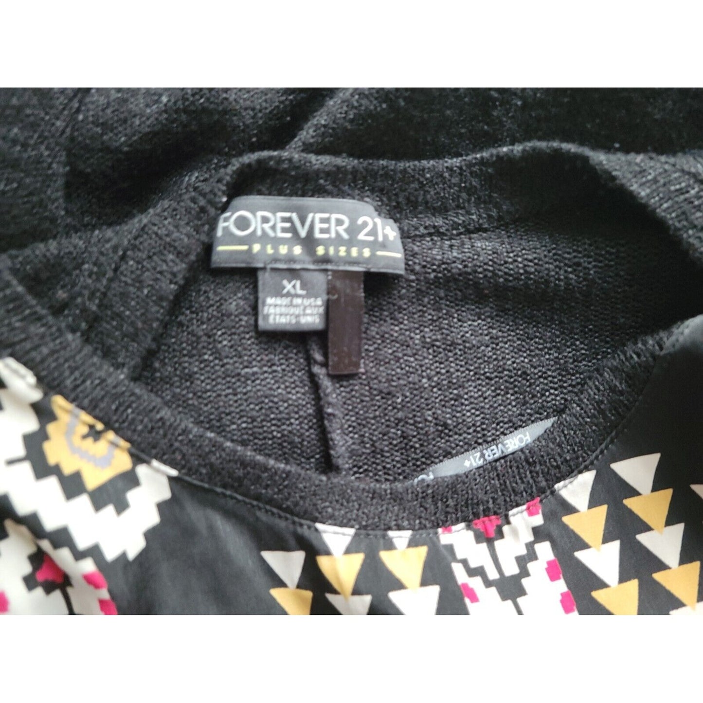 Forever 21 Womens Top Extra Large XL Long Sleeve Knit Poly Blend Black Geometric
