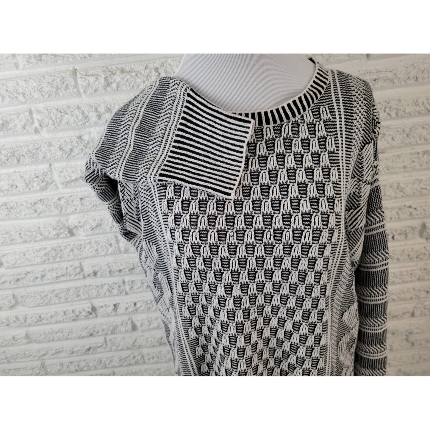 Chaus Womens Sweater Extra Large XL Pullover Black Geometric Fringe Casual Crew