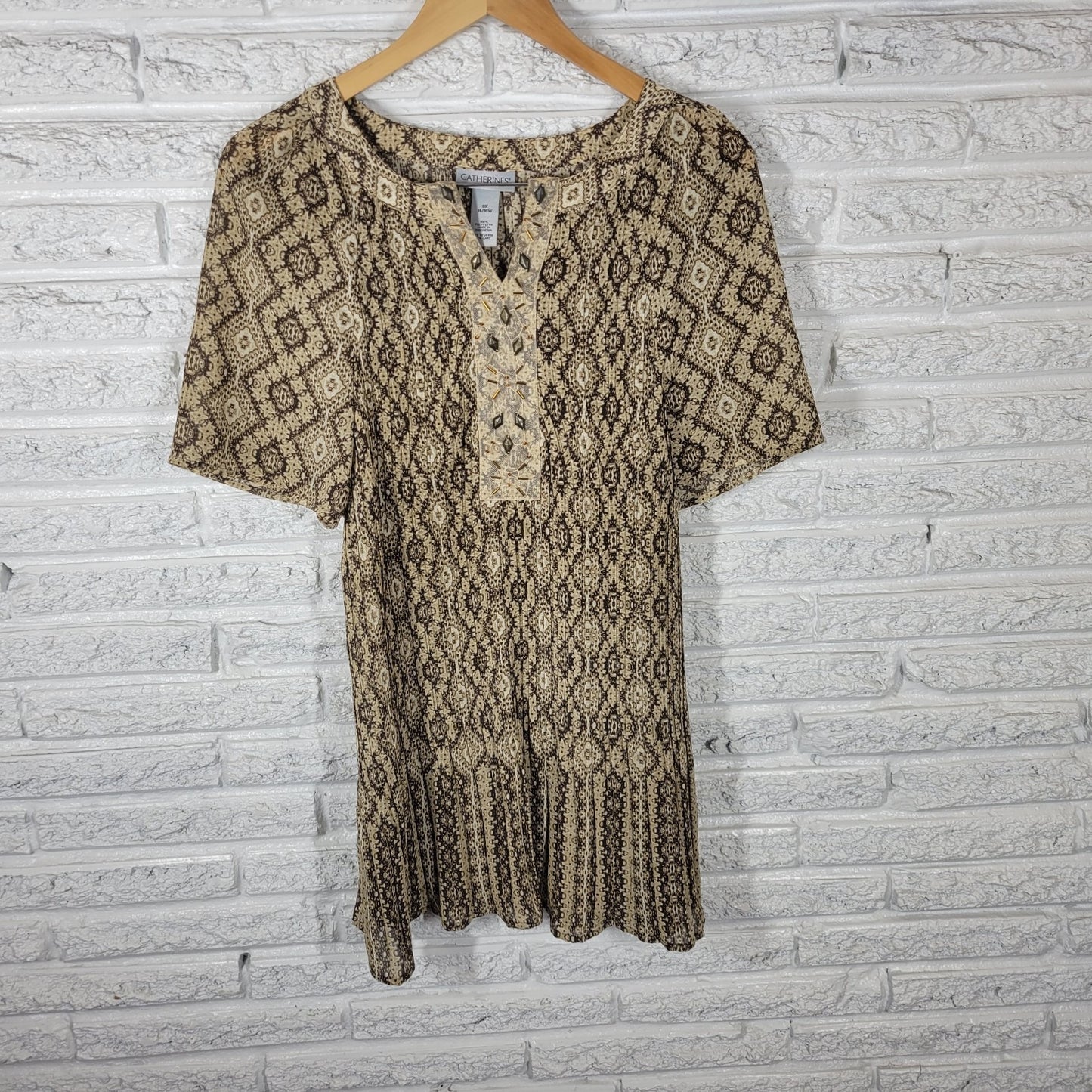 Catherines Women's 0X Brown Geometric Crinkle Pintuck Sheer V-Neck Short Sleeve