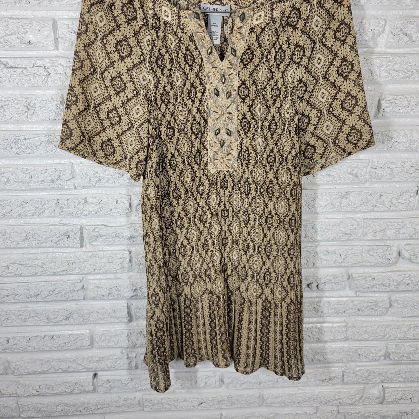Catherines Women's 0X Brown Geometric Crinkle Pintuck Sheer V-Neck Short Sleeve