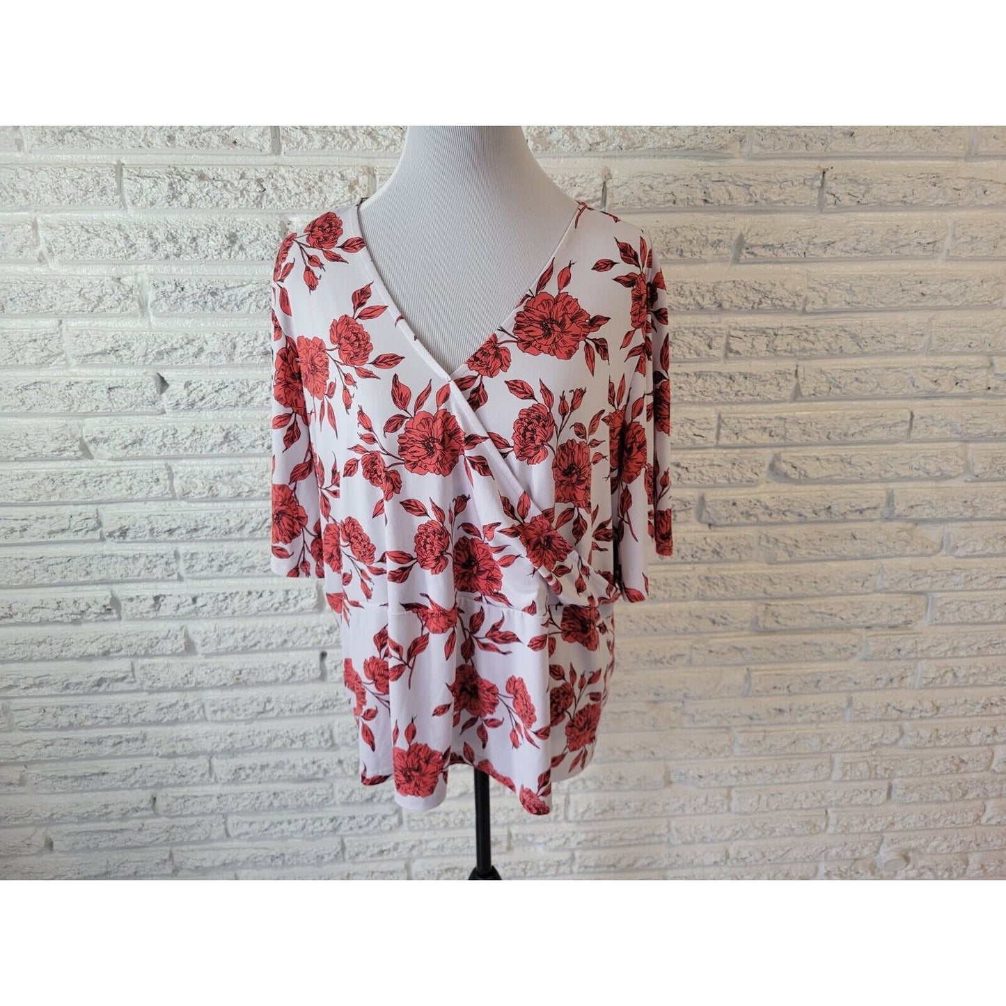 Liz Claiborne Women Top 2X Plus Short Sleeve Draped Red Floral Poly Blend Career