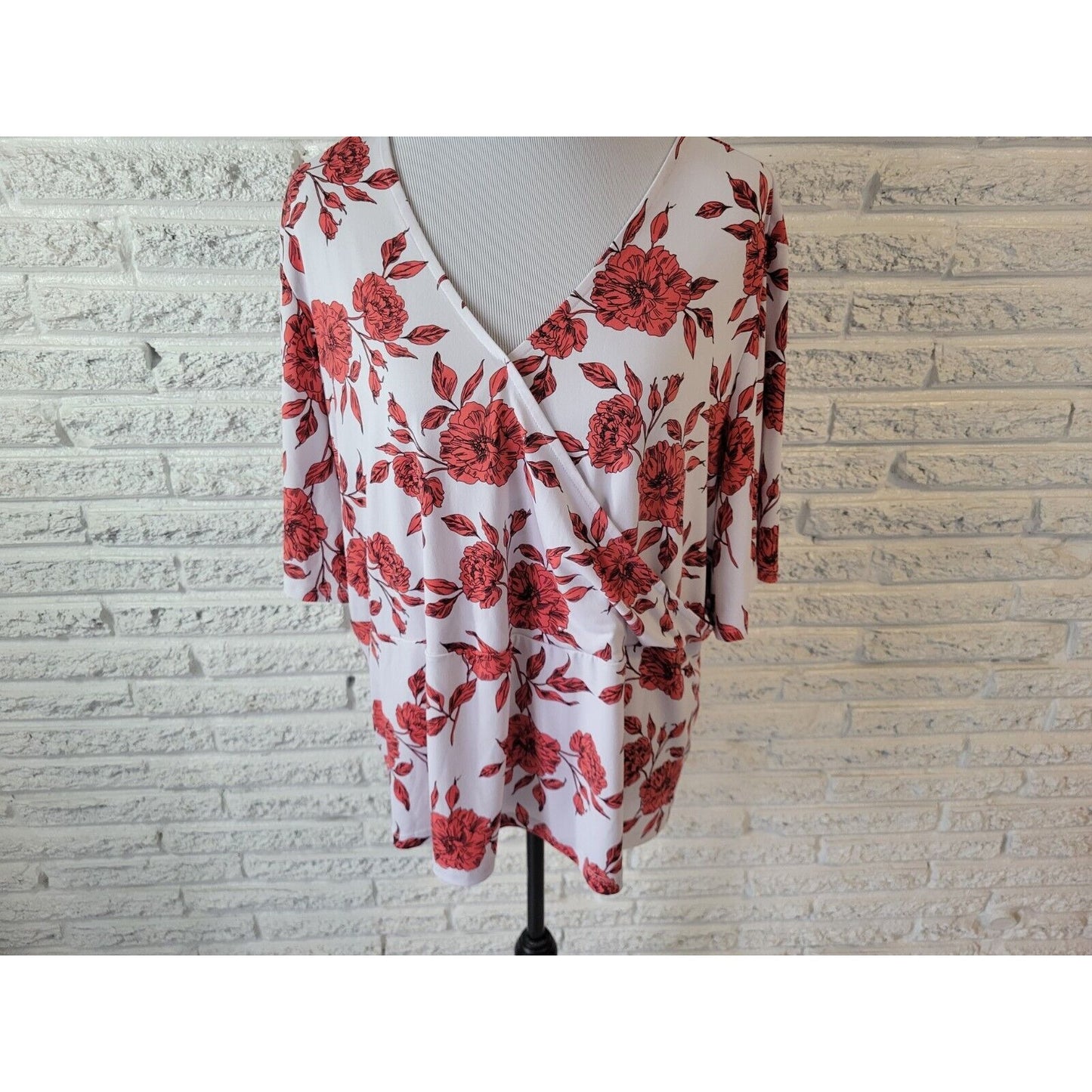Liz Claiborne Women Top 2X Plus Short Sleeve Draped Red Floral Poly Blend Career