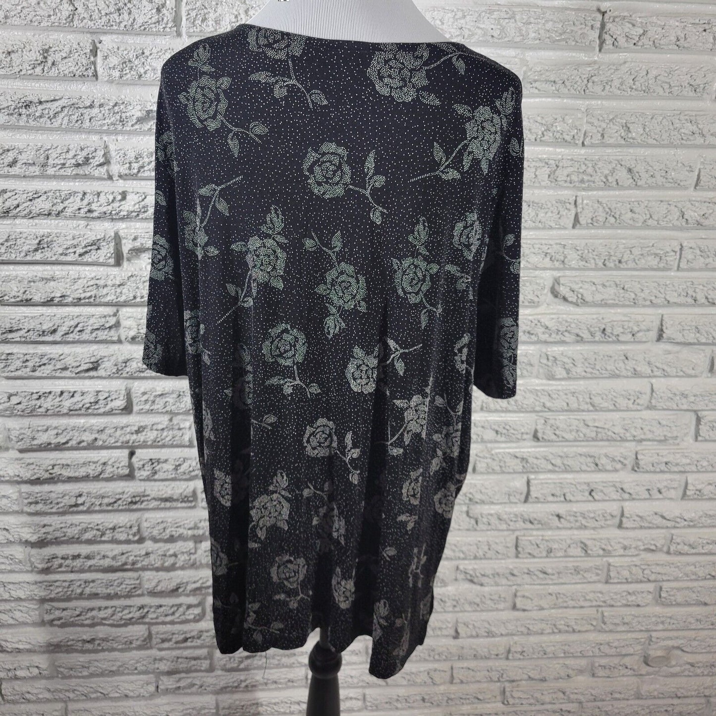 Fashion Bug Women Top 2X Short Sleeve Black Floral Lightweight Party Career Knit