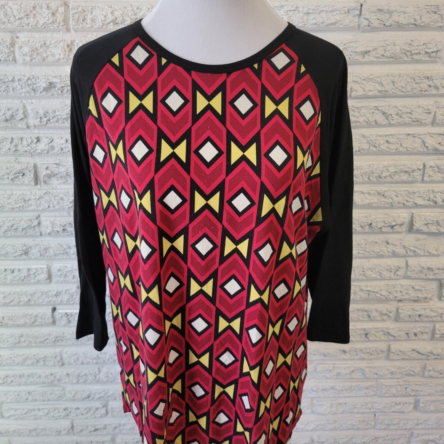 LuLaRoe 2XL Plus Size Randy Tee Red Black Geometric Raglan 3/4 Sleeve Knit Top