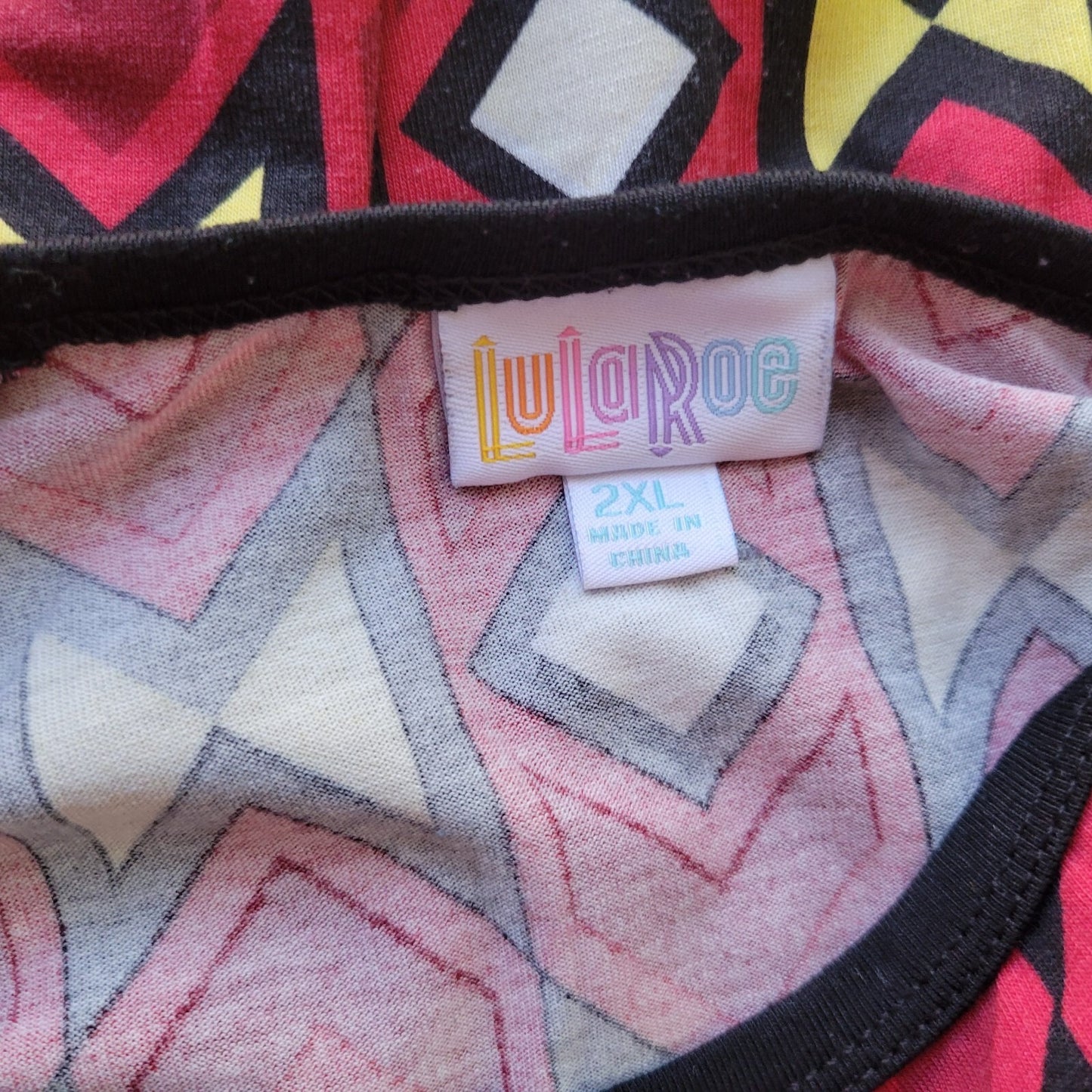 LuLaRoe 2XL Plus Size Randy Tee Red Black Geometric Raglan 3/4 Sleeve Knit Top