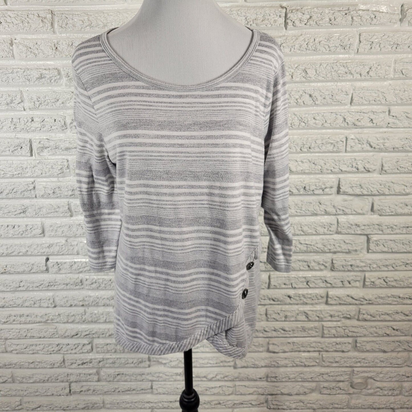 Onque Womens Top Extra Large XL 3/4 Sleeve Gray Stripe Knit Soft Comfy Casual