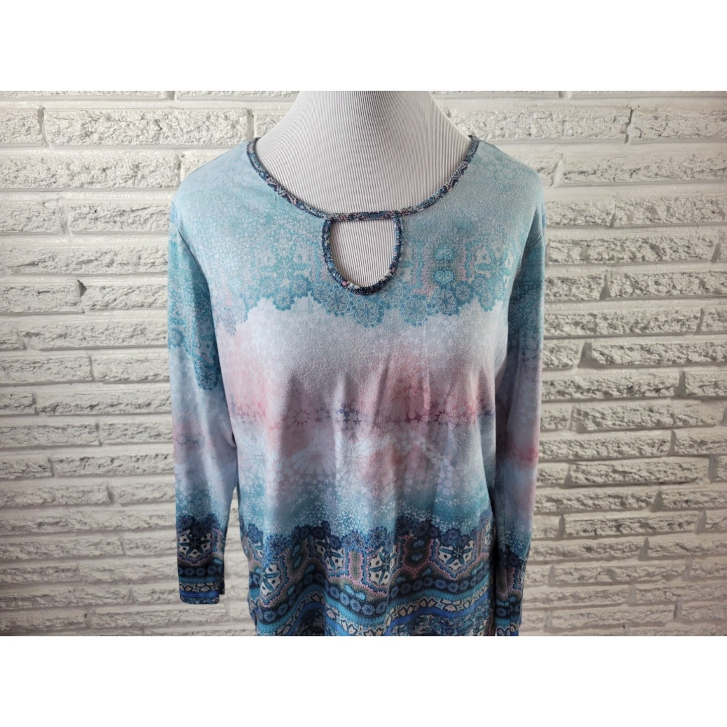 Live & Let Live Women's XL Blue Geometric Blouse Long Sleeve Pullover Stretch