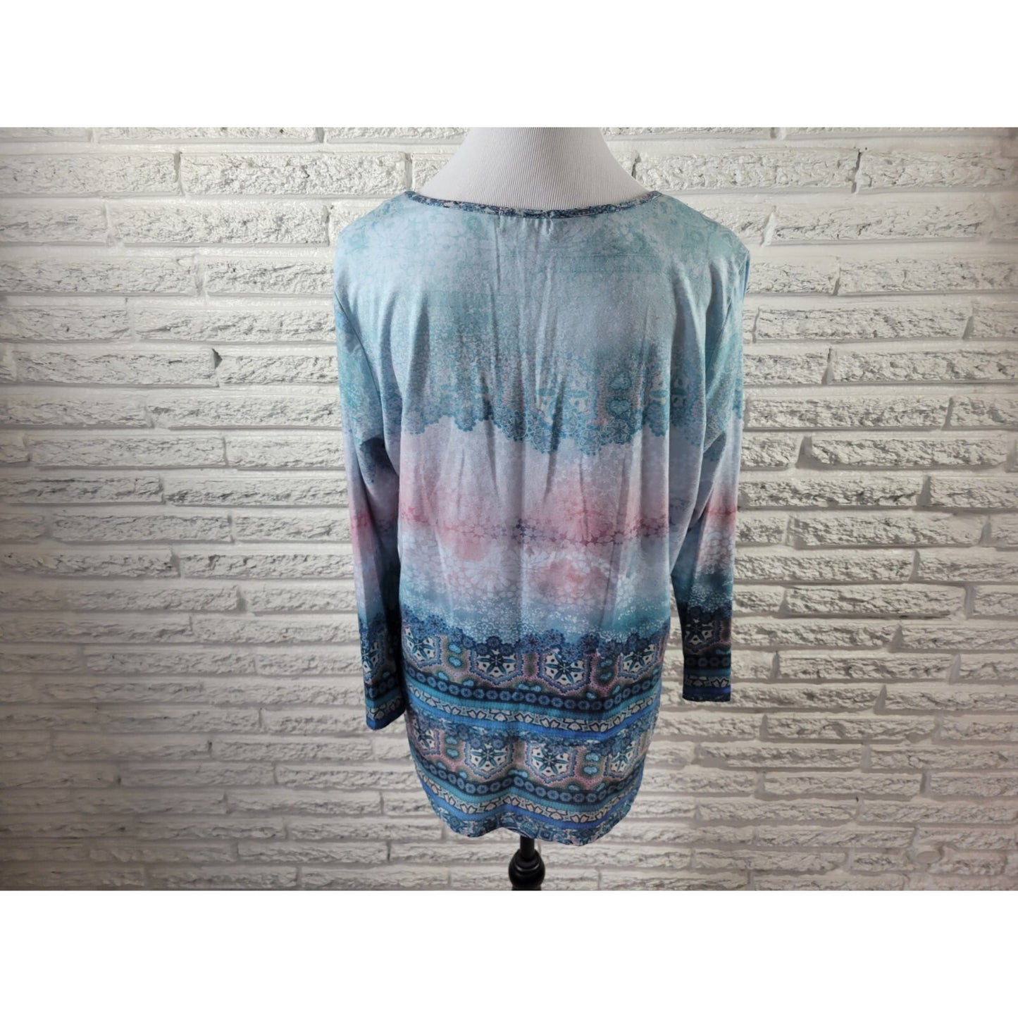 Live & Let Live Women's XL Blue Geometric Blouse Long Sleeve Pullover Stretch