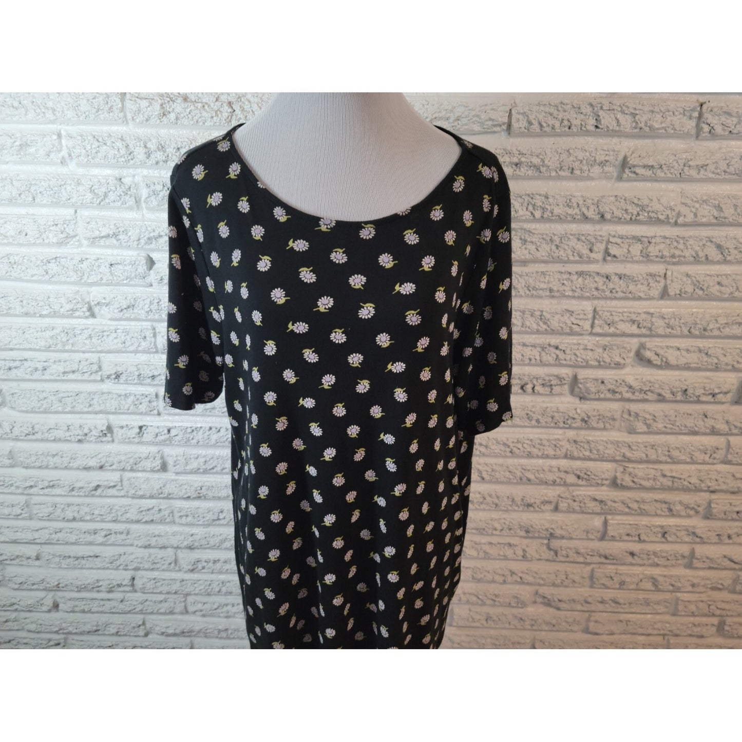 J Jill Womens Top Extra Large XL Tee Pima Shirttail Daisies Black Cotton Casual