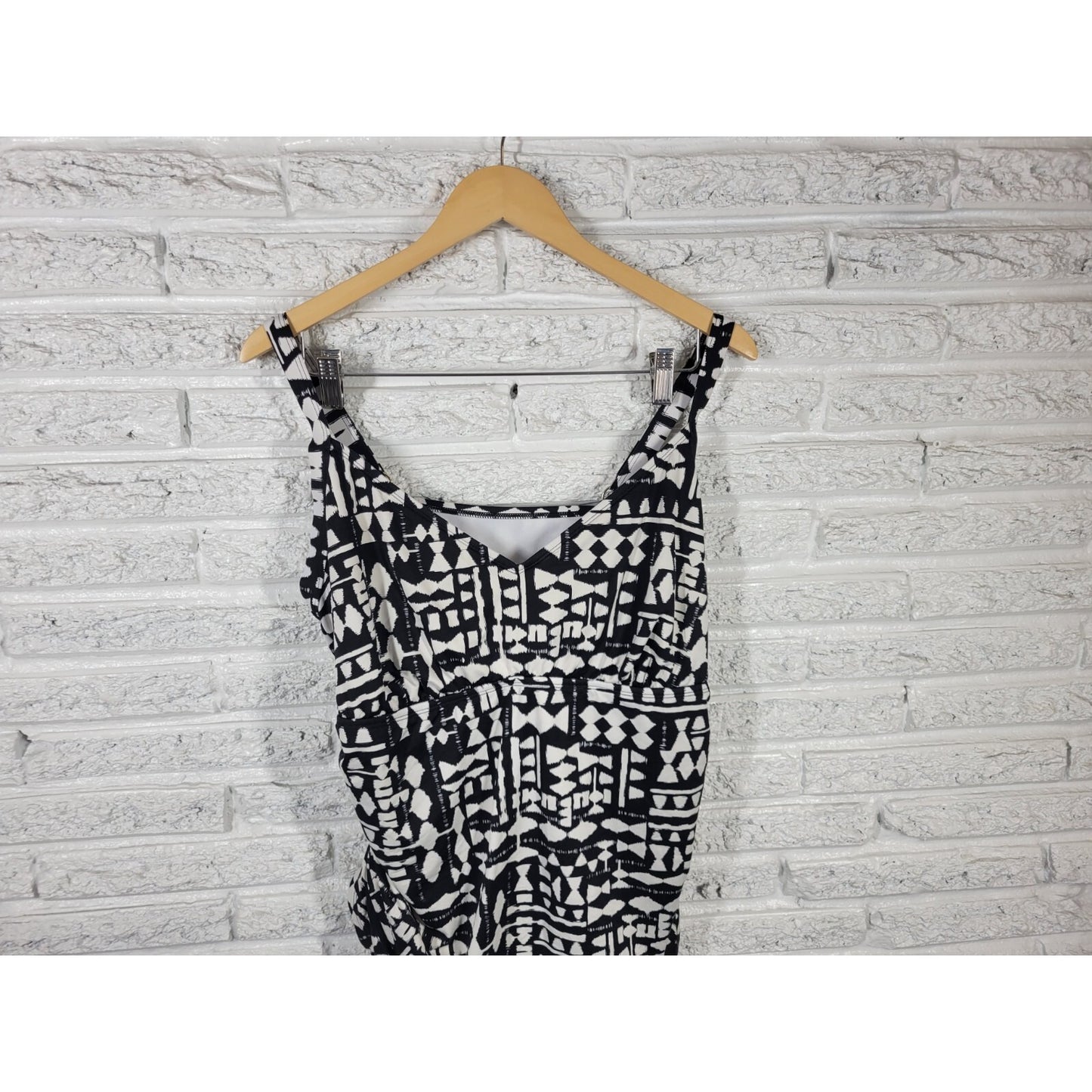 Apt. 9 3X Plus Size Swim Top Black Geometric Adjustable Wide Strap GEO375E