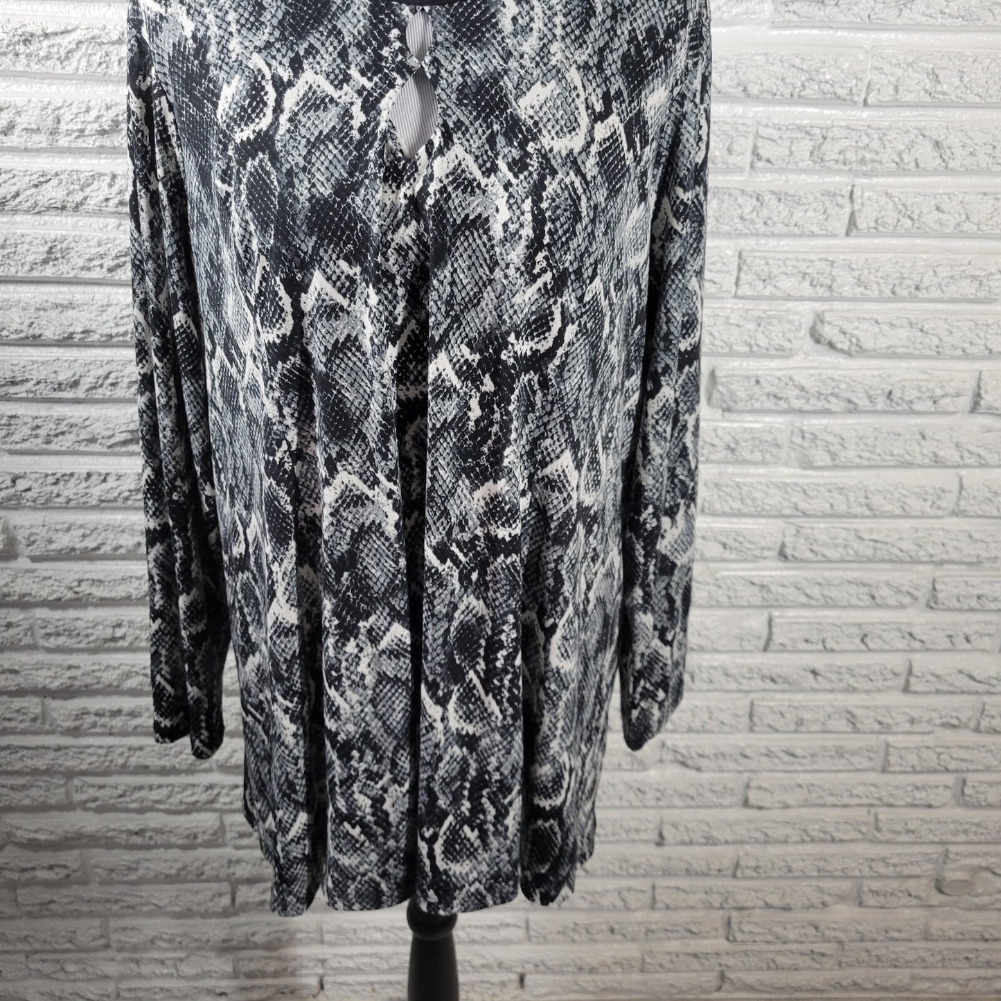 Susan Graver QVC Womens Top 1X Plus Tunic Keyhole Neck Black Animal Print Career