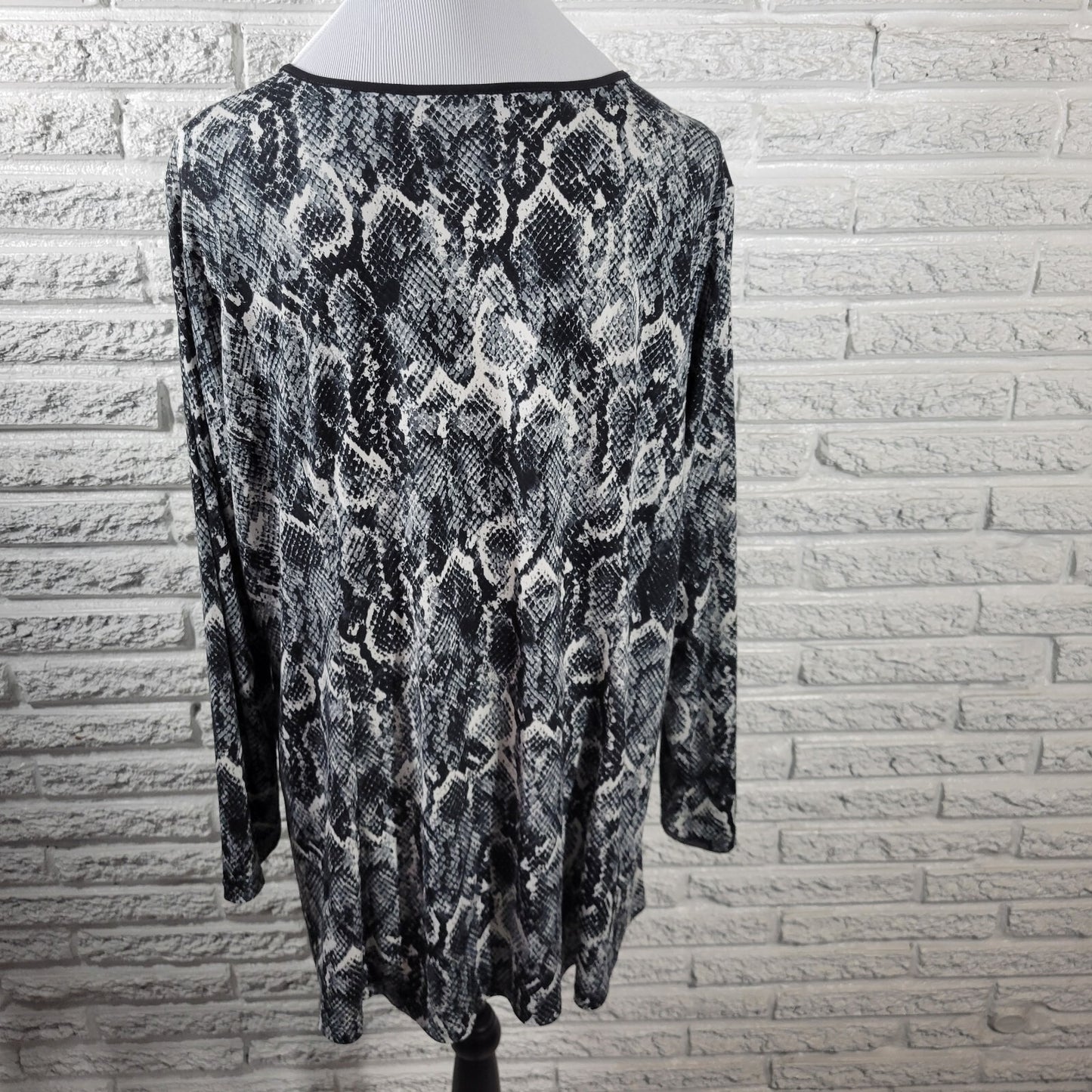 Susan Graver QVC Womens Top 1X Plus Tunic Keyhole Neck Black Animal Print Career