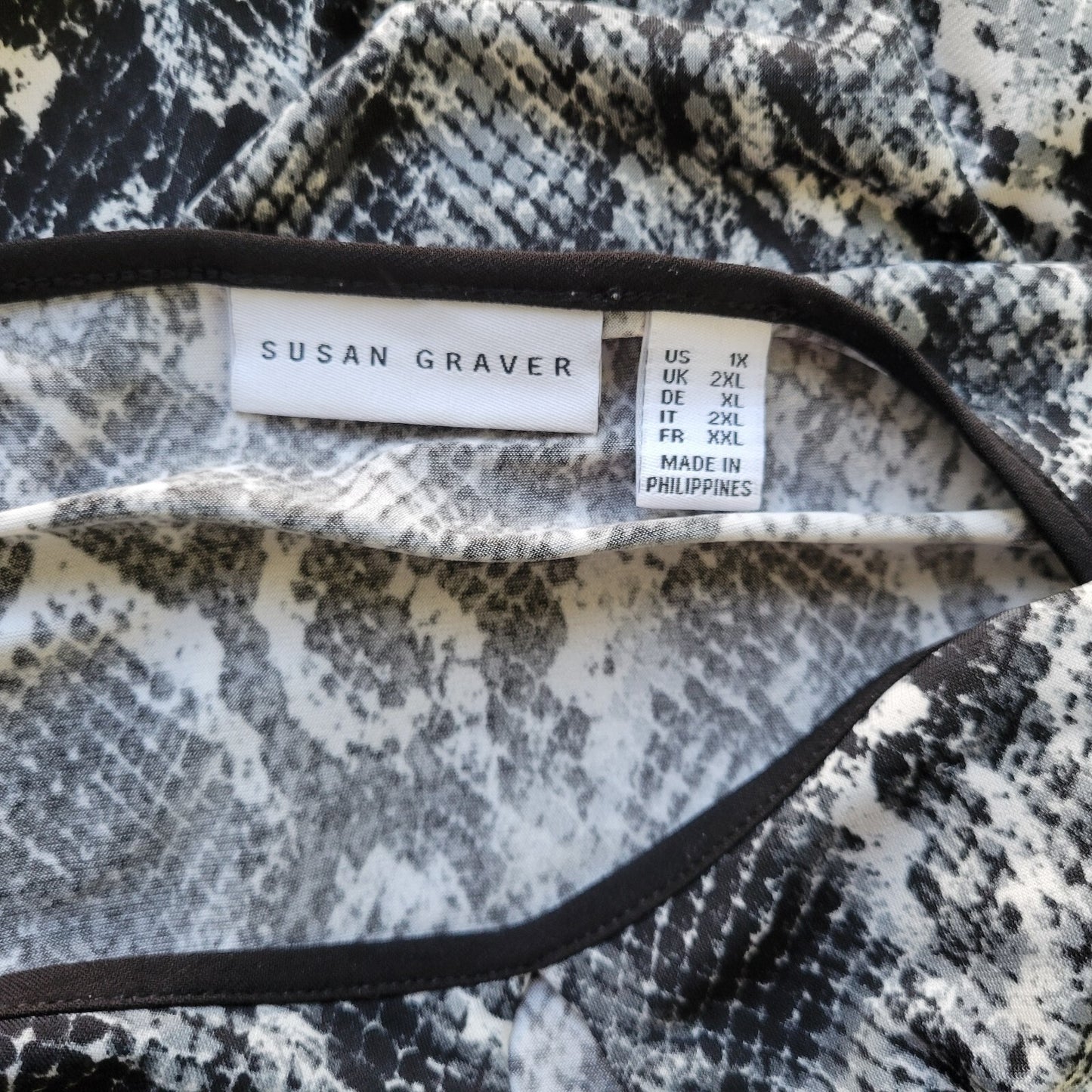 Susan Graver QVC Womens Top 1X Plus Tunic Keyhole Neck Black Animal Print Career