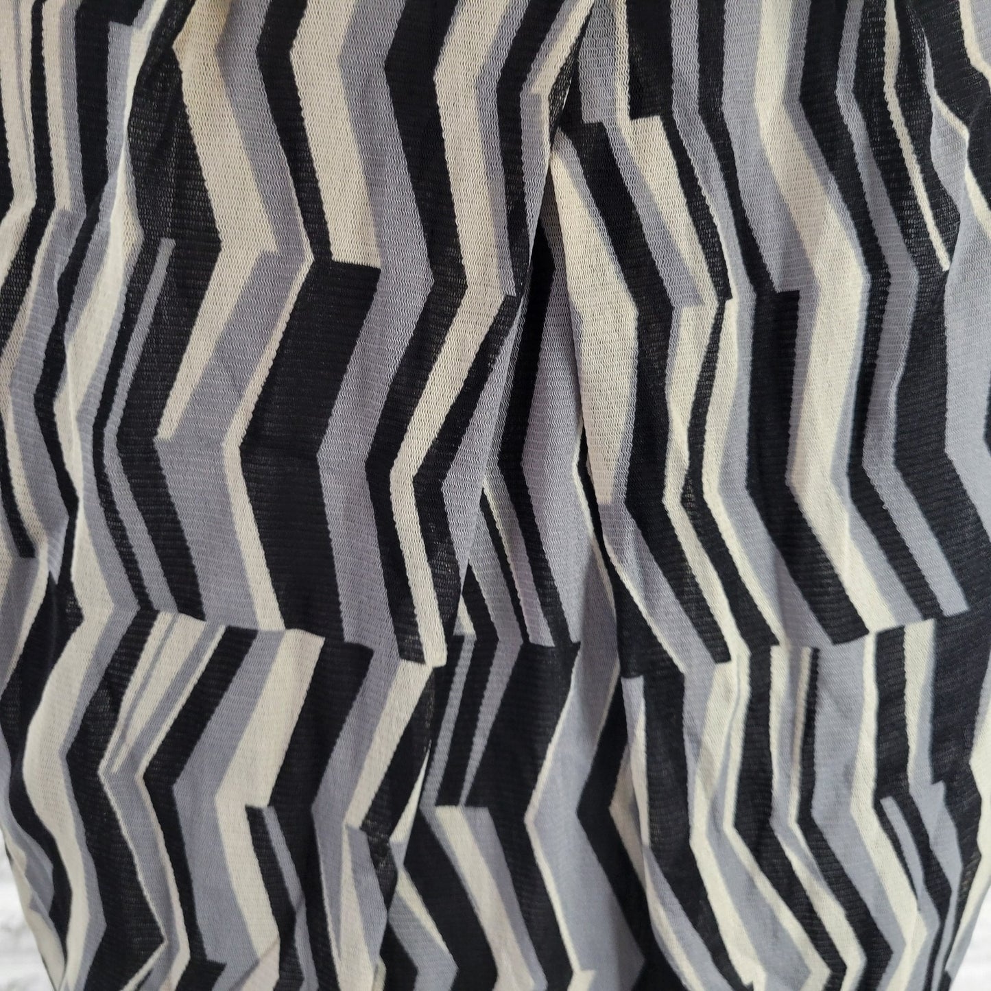 New York & Co XL Top Blouse Gray Black Geometric Cap Sleeve Split Front GEO201E