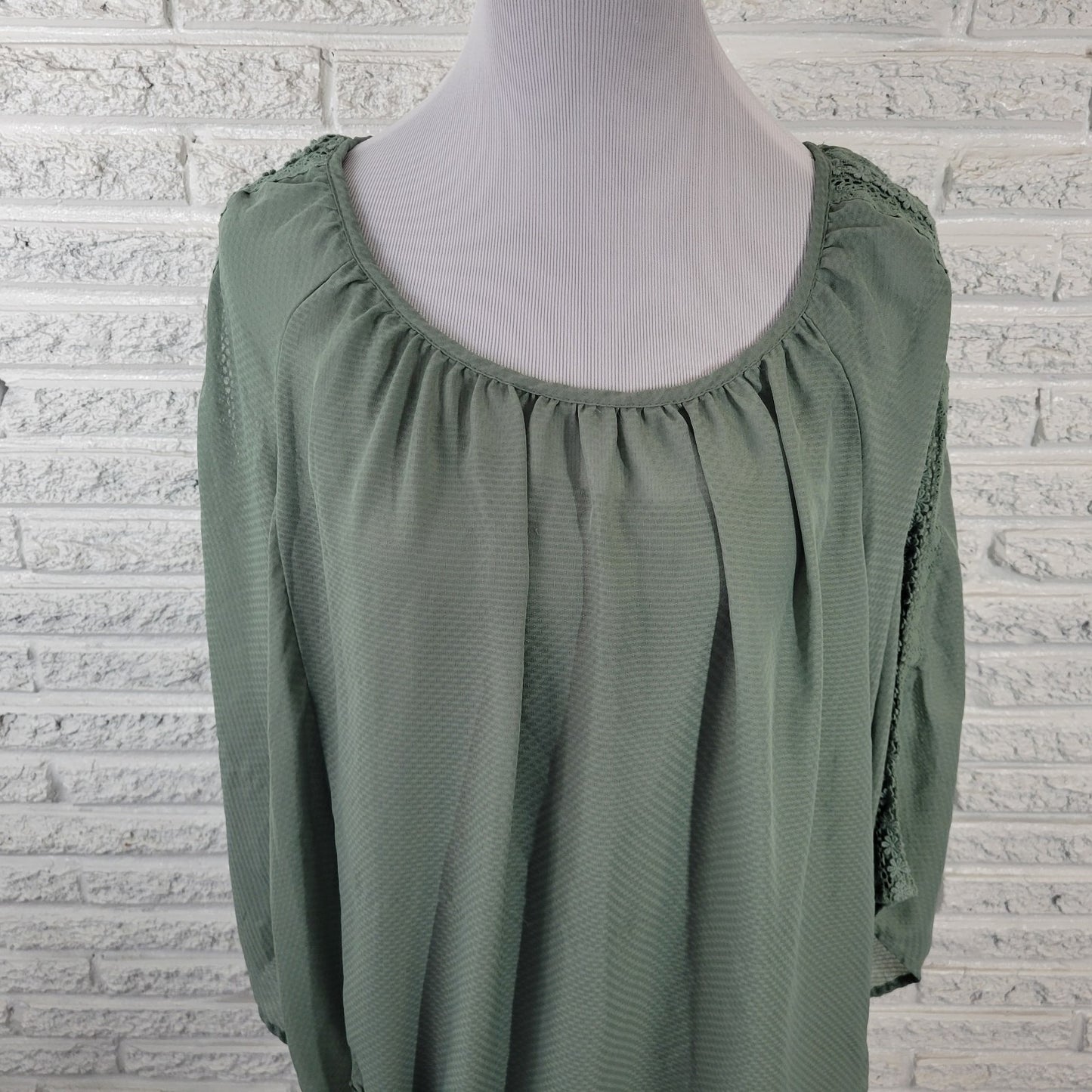 Alyx Womens Top Extra Large XL Sheer Crochet 3/4 Sleeve Green Lined Under Tank