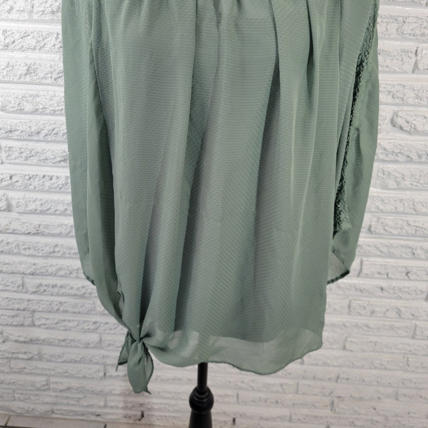 Alyx Womens Top Extra Large XL Sheer Crochet 3/4 Sleeve Green Lined Under Tank