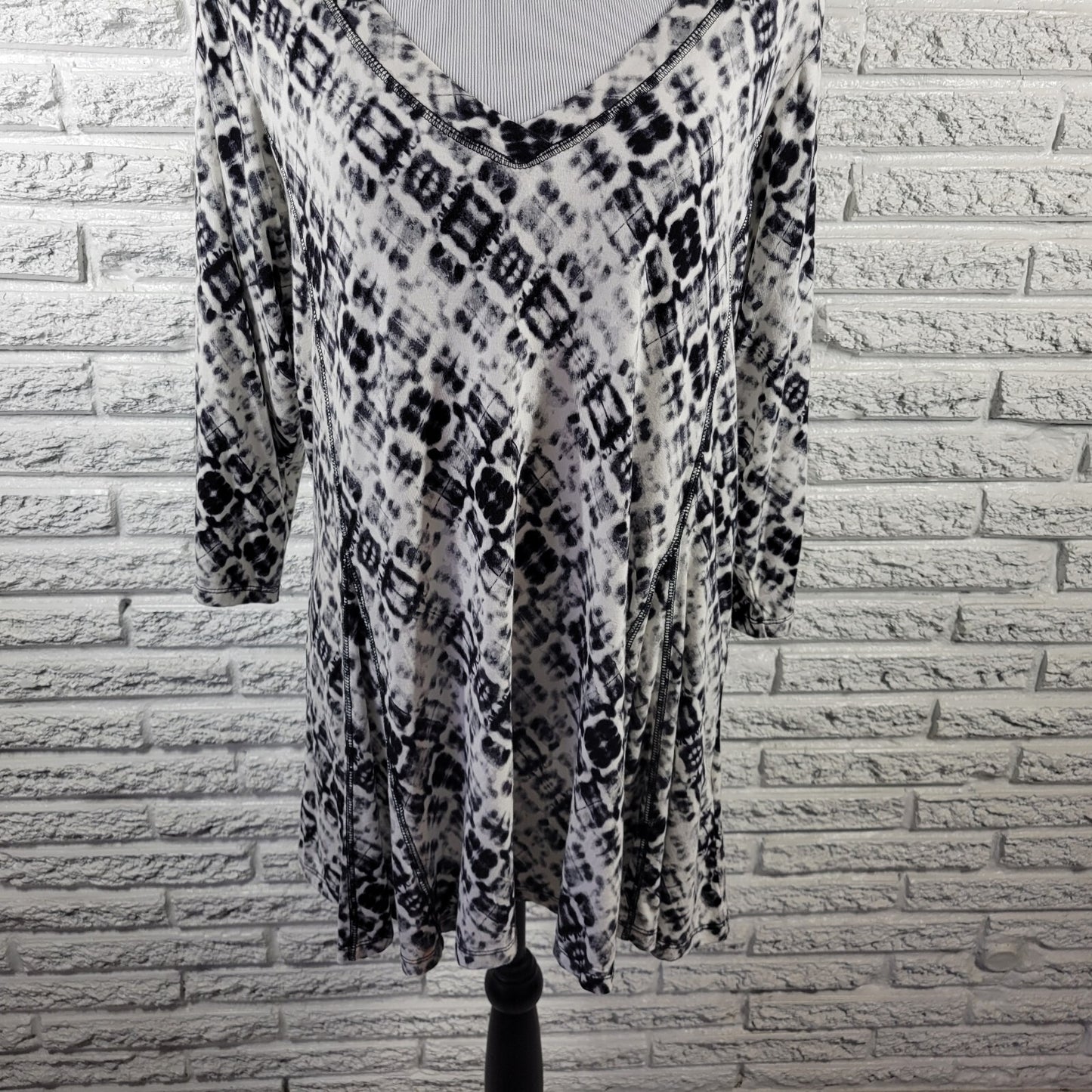 Rose Olive Womens Top 1X Plus Tunic 3/4 Sleeve Rayon Spandex Black White Tie Dye