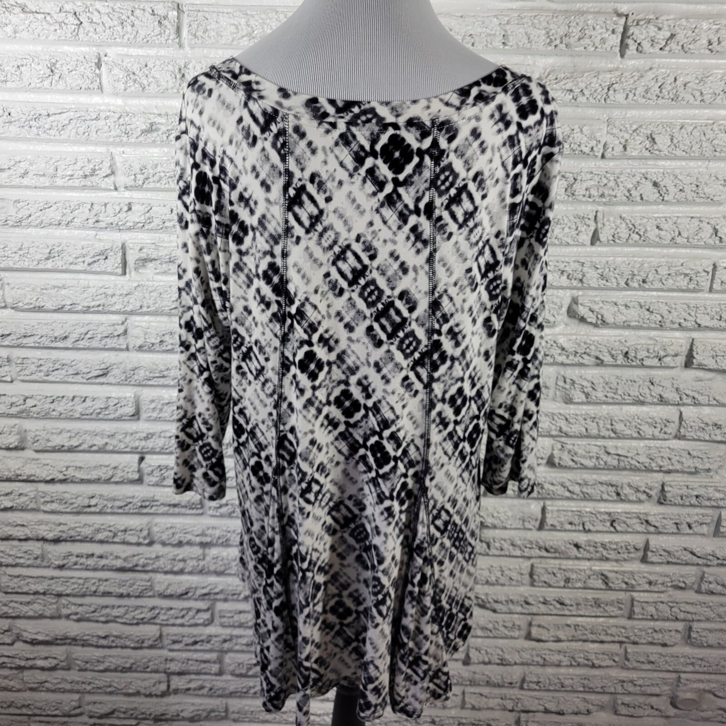 Rose Olive Womens Top 1X Plus Tunic 3/4 Sleeve Rayon Spandex Black White Tie Dye