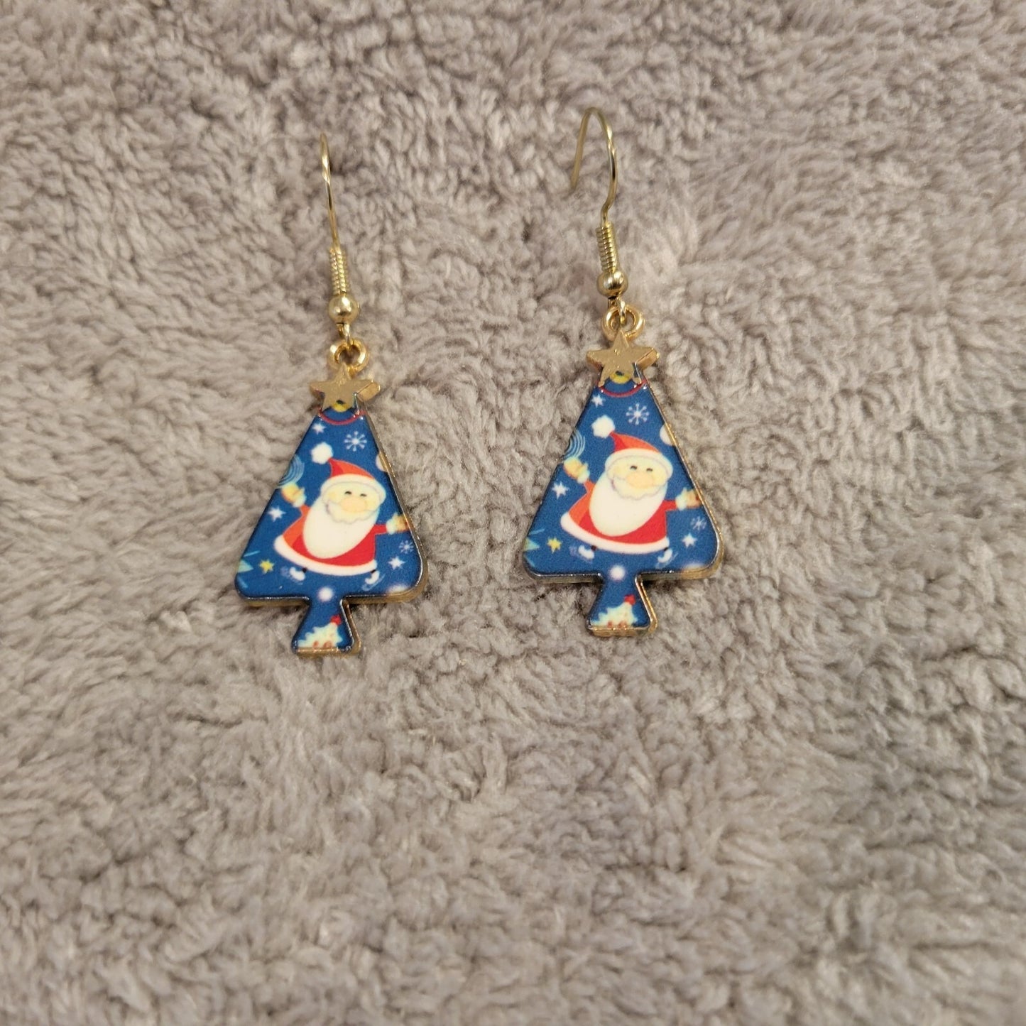 Christmas Trees #5 Womens Earrings One Pair Blue Santa Hanging Gold Tone Holiday