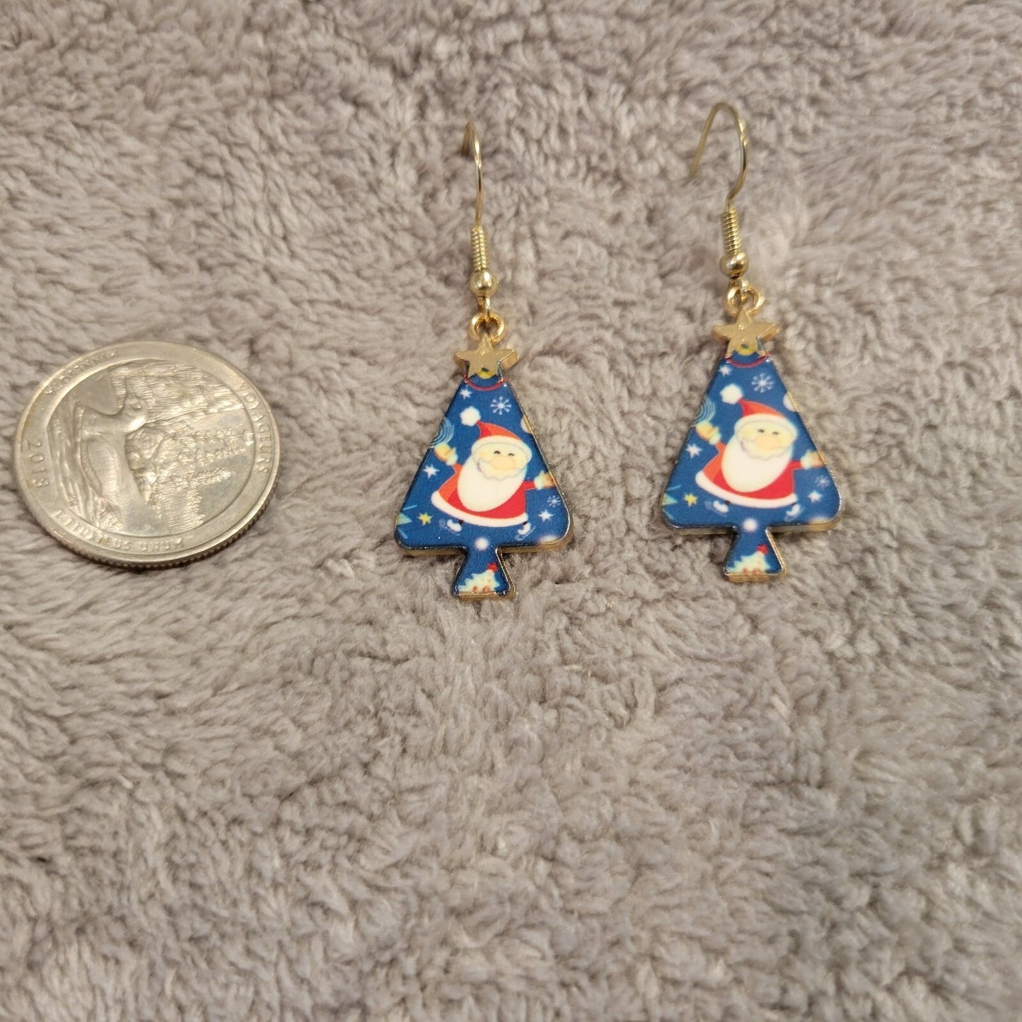 Christmas Trees #5 Womens Earrings One Pair Blue Santa Hanging Gold Tone Holiday