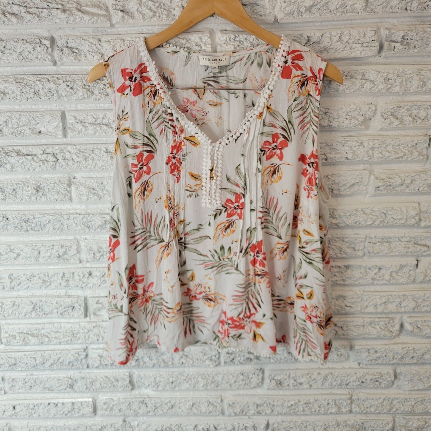 Skies Are Blue Womens Top 1X Plus Sleeveless Red White Floral Ric Rac Pintucked