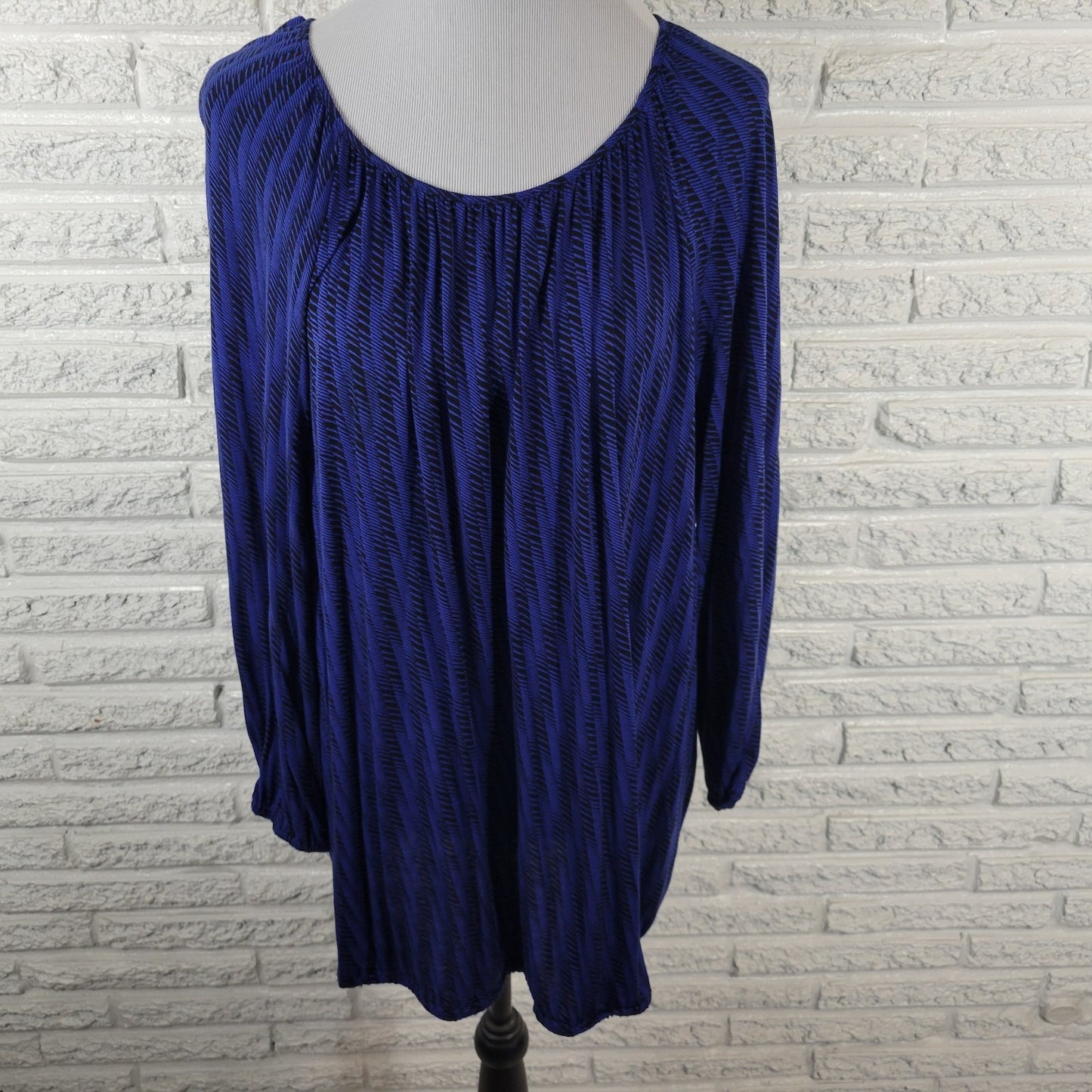 Daisy Fuentes Womens Top XL Tunic Long Sleeve Rayon Blue Geometric Lightweight