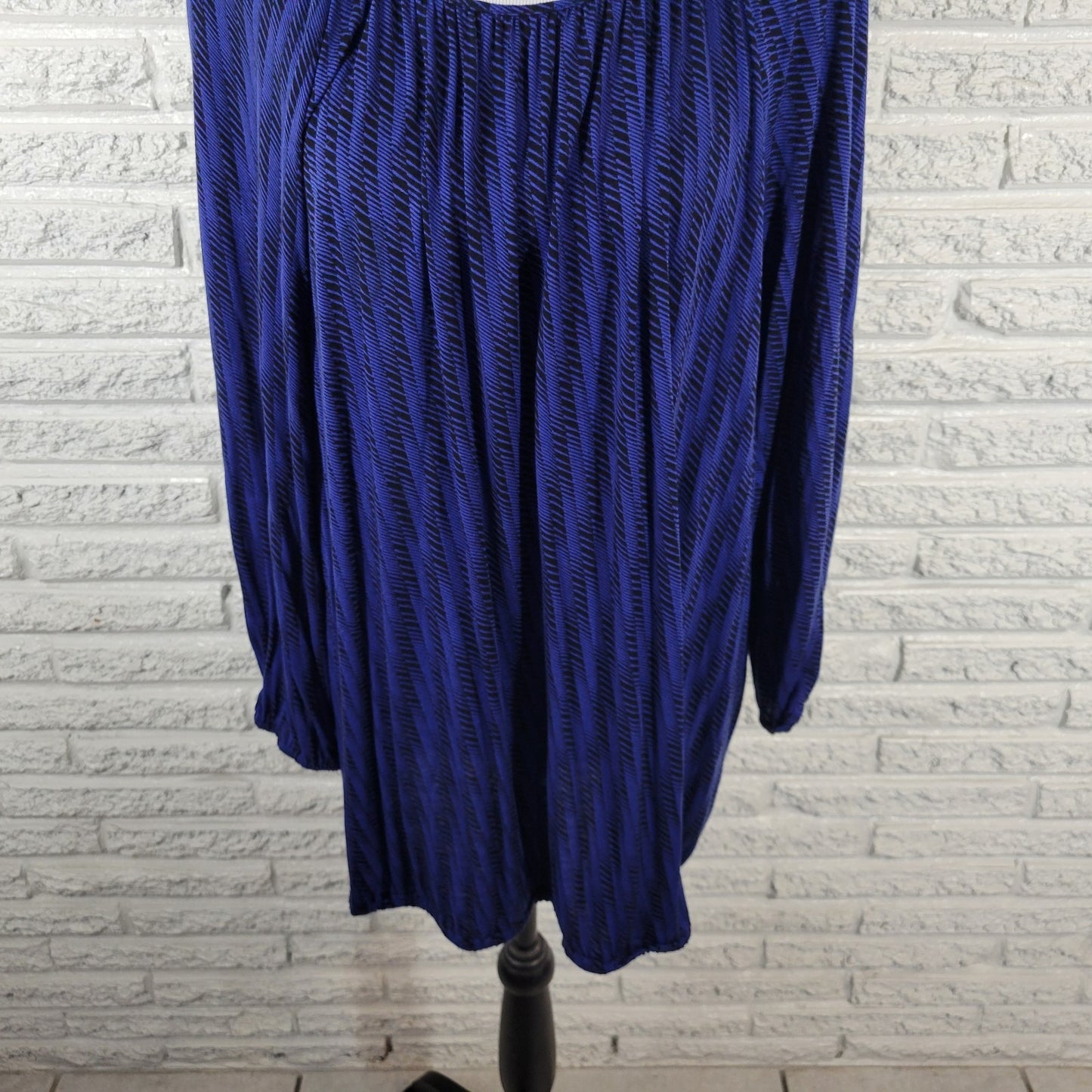 Daisy Fuentes Womens Top XL Tunic Long Sleeve Rayon Blue Geometric Lightweight