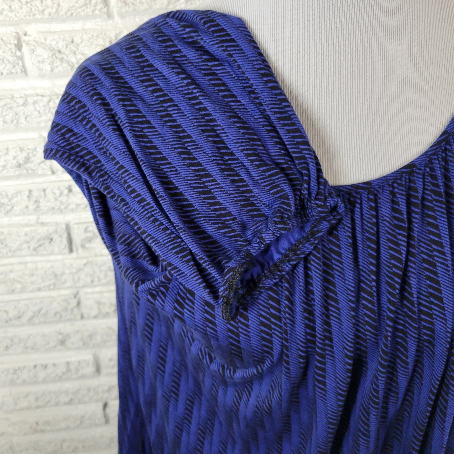 Daisy Fuentes Womens Top XL Tunic Long Sleeve Rayon Blue Geometric Lightweight