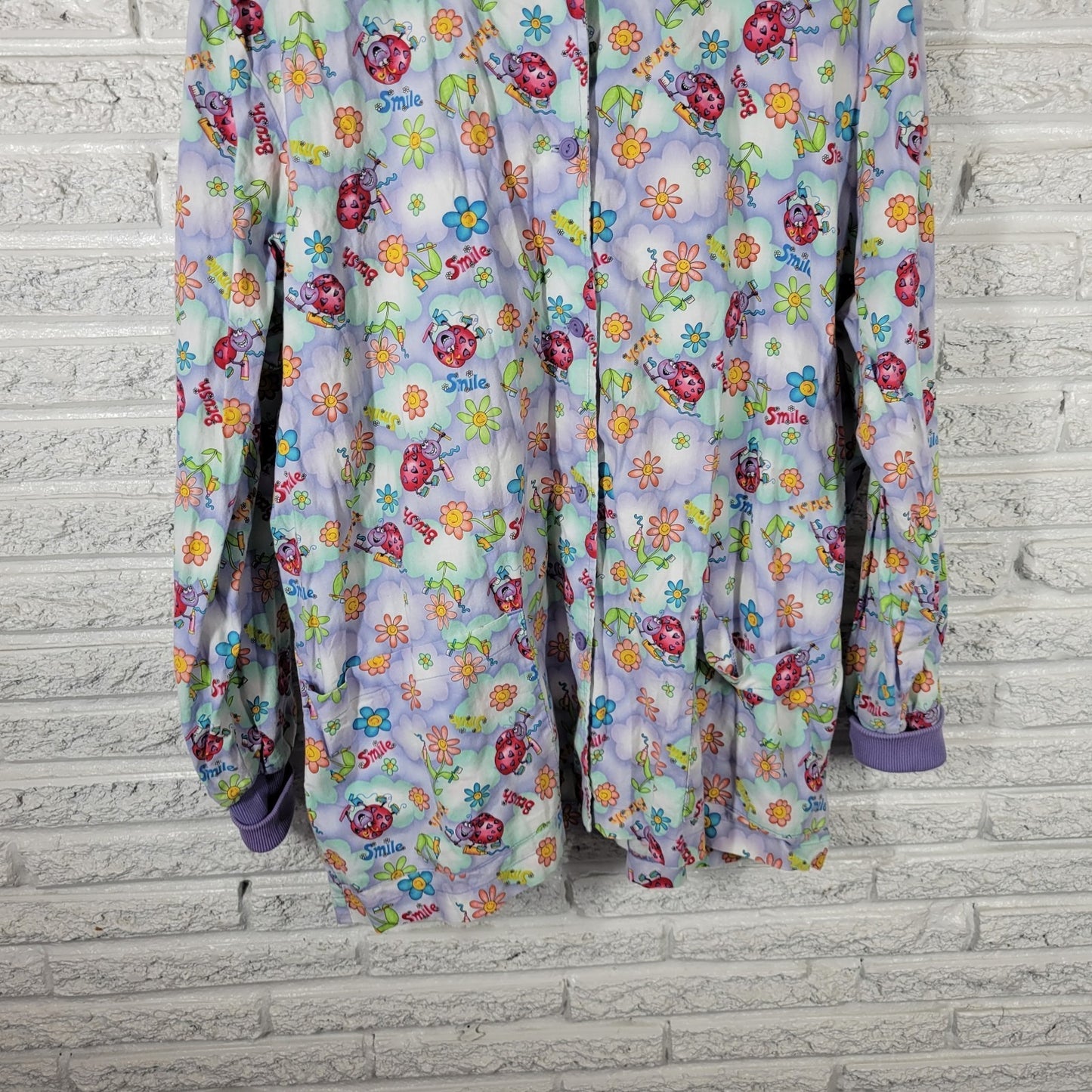 Peaches Unisex Scrub Top 2XL Plus Long Sleeve Button Up Dental Lavender Ladybugs
