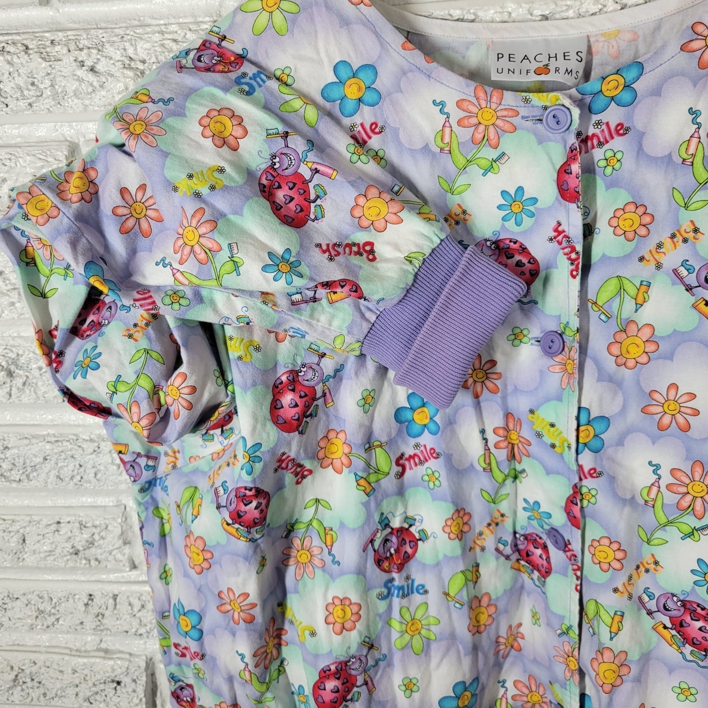 Peaches Unisex Scrub Top 2XL Plus Long Sleeve Button Up Dental Lavender Ladybugs