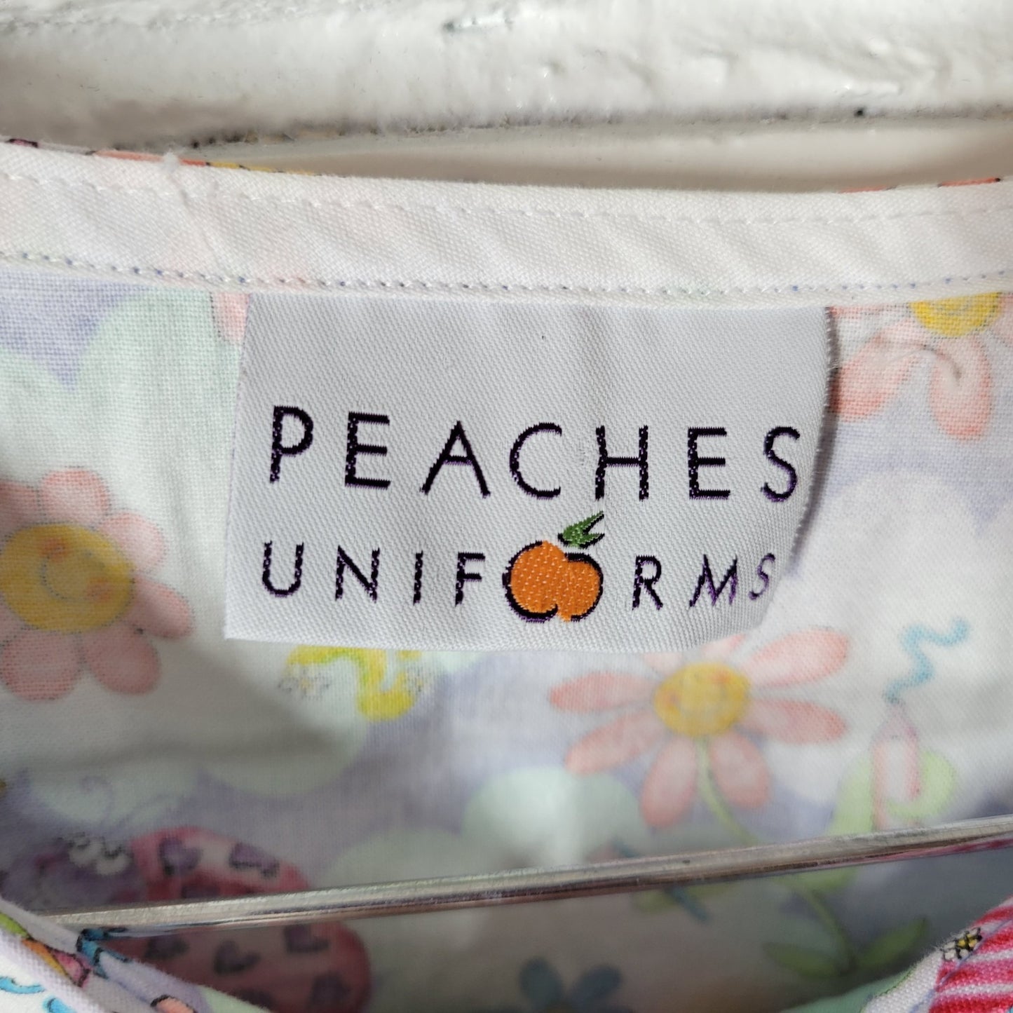 Peaches Unisex Scrub Top 2XL Plus Long Sleeve Button Up Dental Lavender Ladybugs