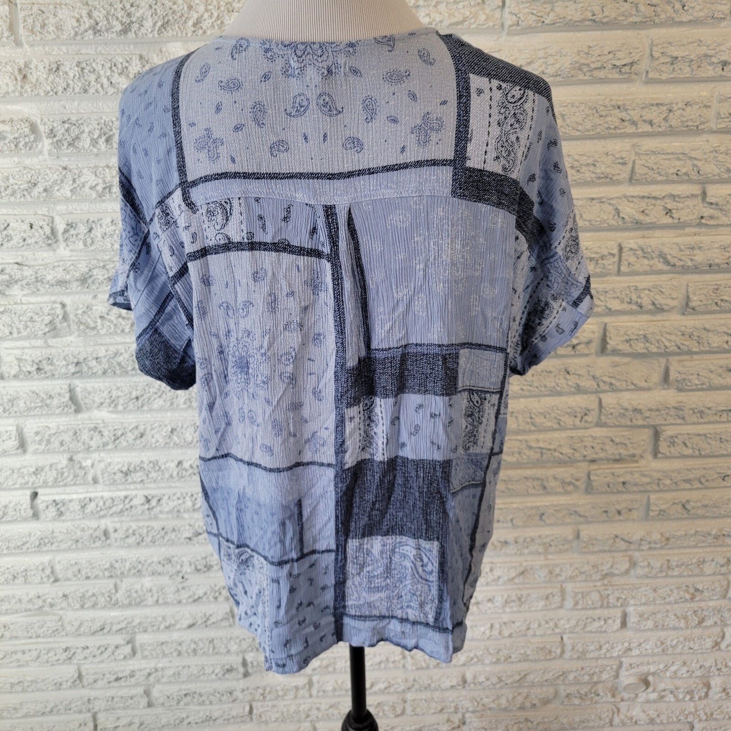 Maurices Womens Top XXL Plus Cap Sleeve Blue Paisley Casual Lightweight Rayn