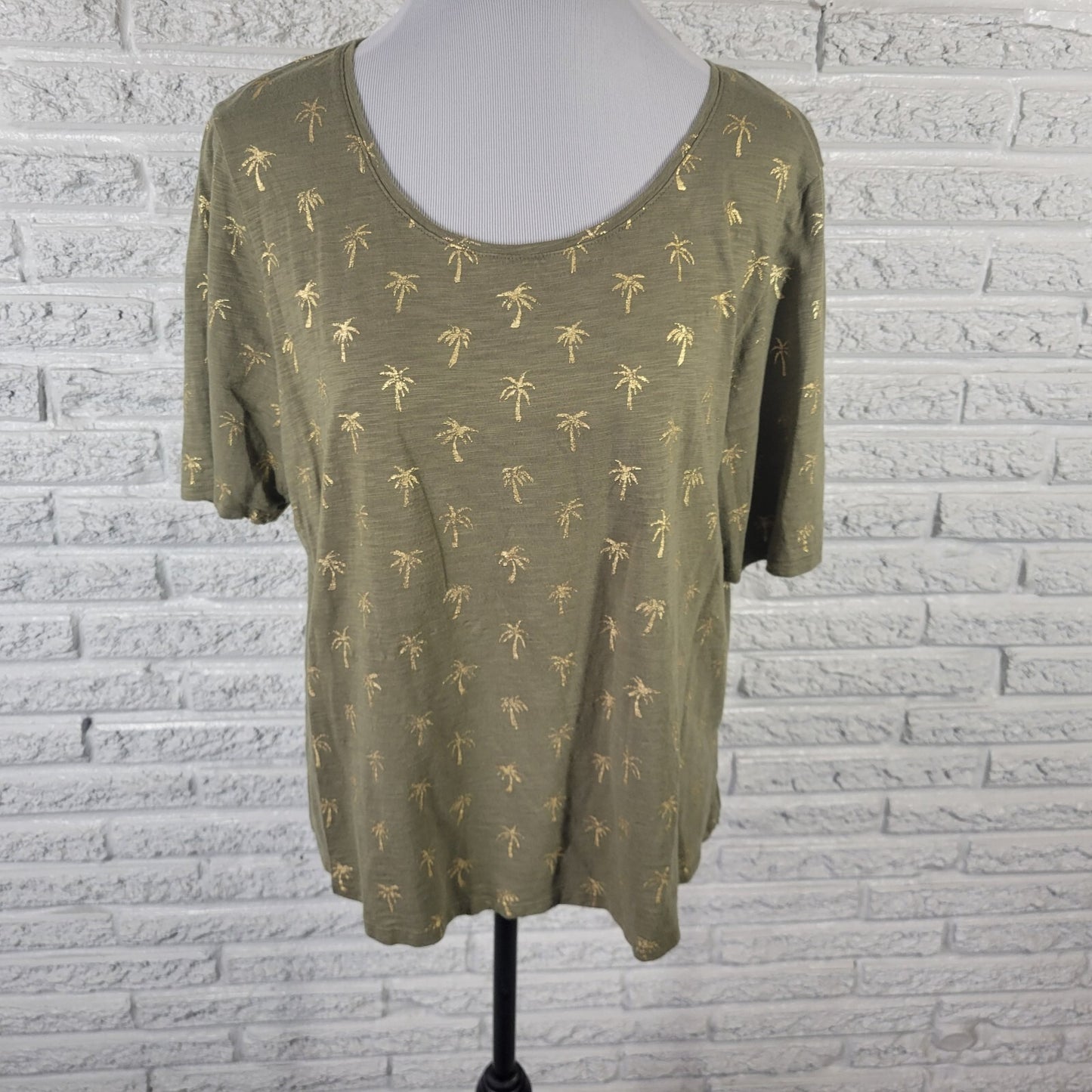 Chicos Women Top 3 Standard XL Ultimate Tee Comfy Green Gold Palm Trees Tropical