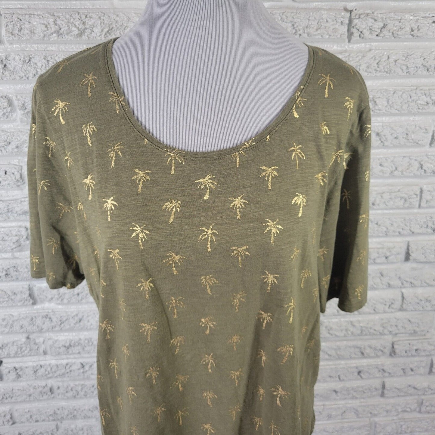 Chicos Women Top 3 Standard XL Ultimate Tee Comfy Green Gold Palm Trees Tropical
