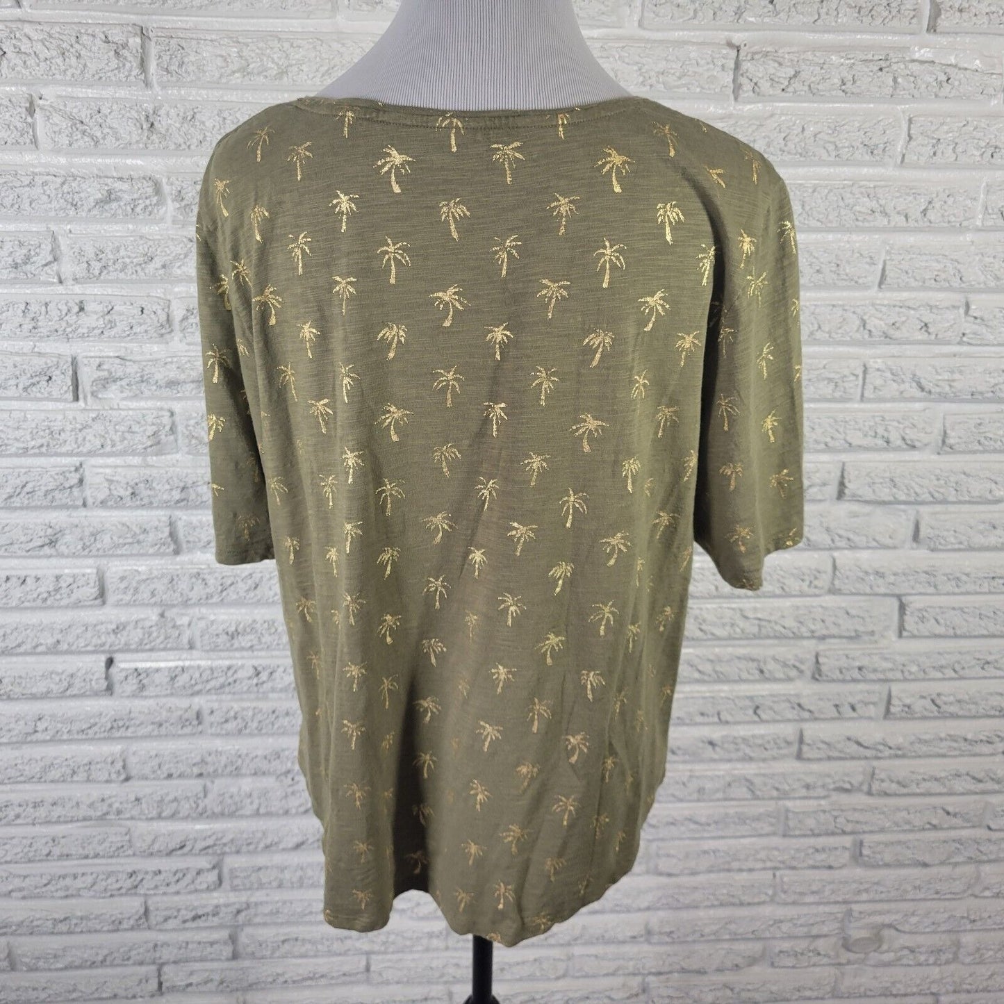 Chicos Women Top 3 Standard XL Ultimate Tee Comfy Green Gold Palm Trees Tropical