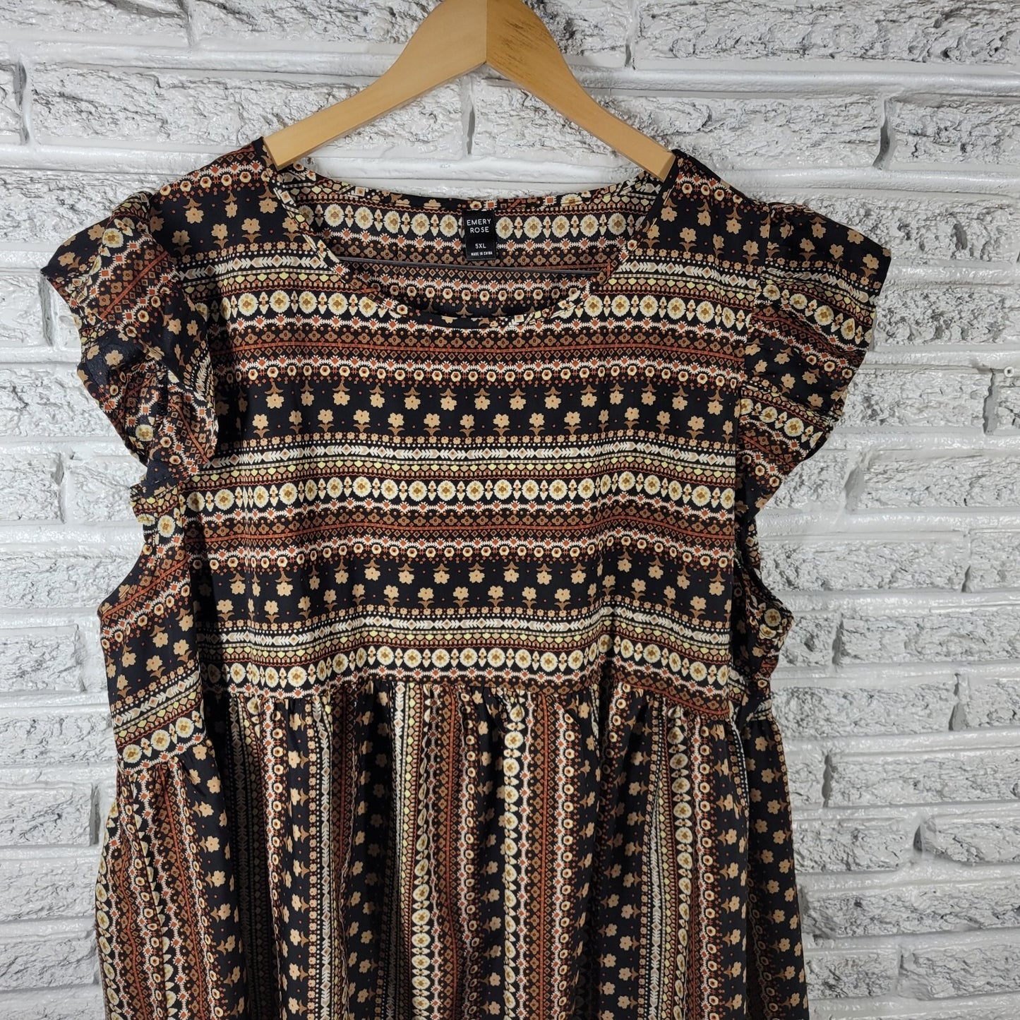 Emery Rose Women's Plus Size 5XL Top Black Tan Geometric Cap Sleeve Polyester