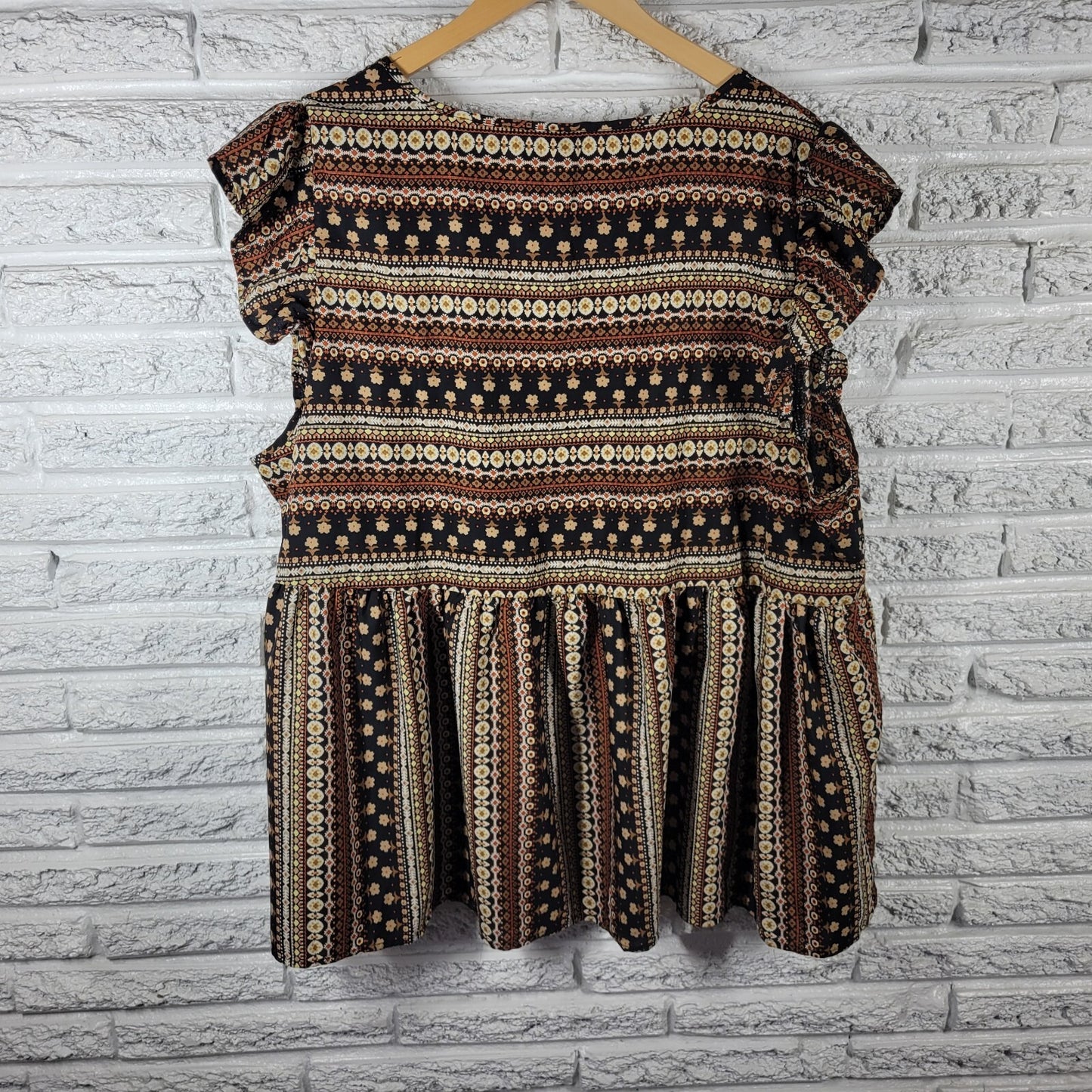 Emery Rose Women's Plus Size 5XL Top Black Tan Geometric Cap Sleeve Polyester