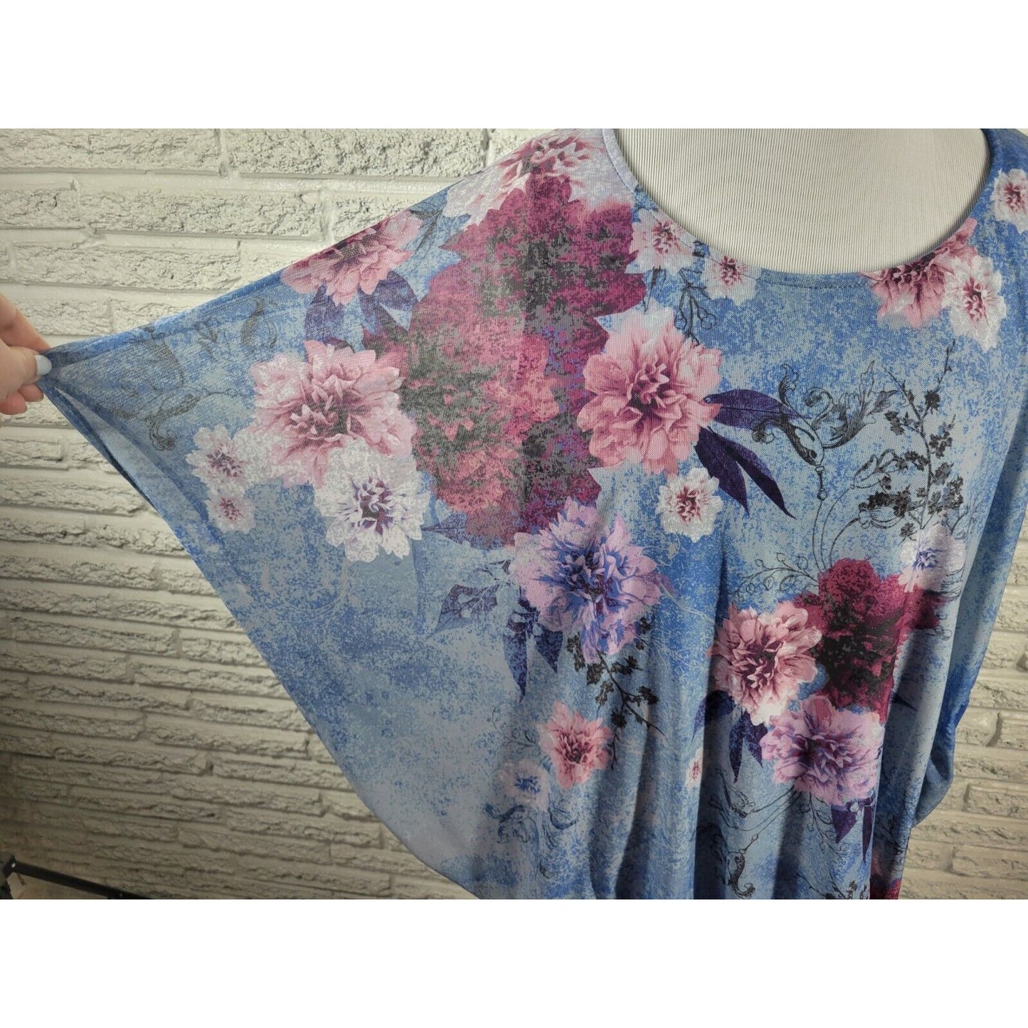 Catherines Womens Top 0X Batwing Kimono Sleeve Casual Blue Floral with Tank Top