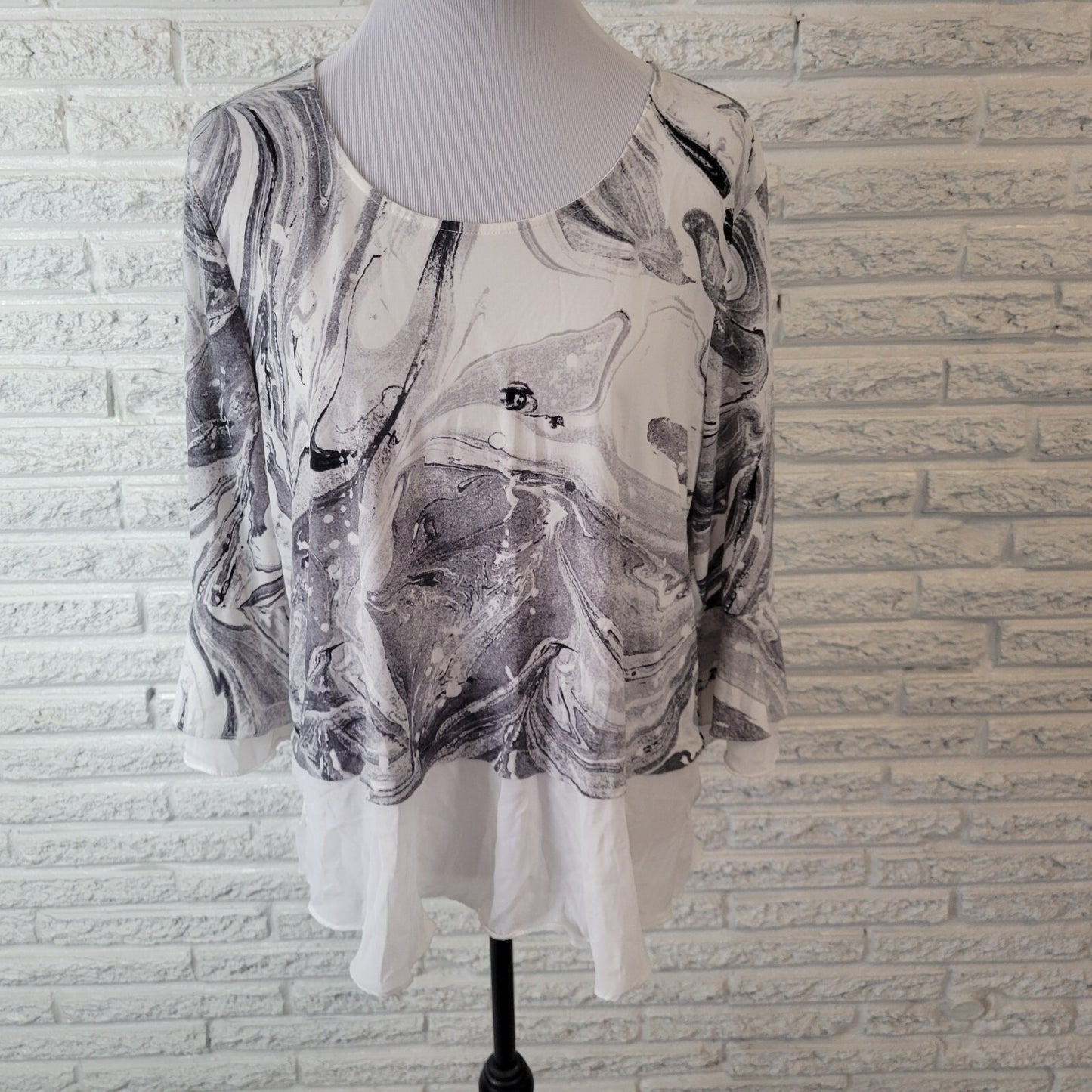 Jones New York Womens Top XL Bell 3/4 Sleeve Black Gray  Watercolor Poly Blend