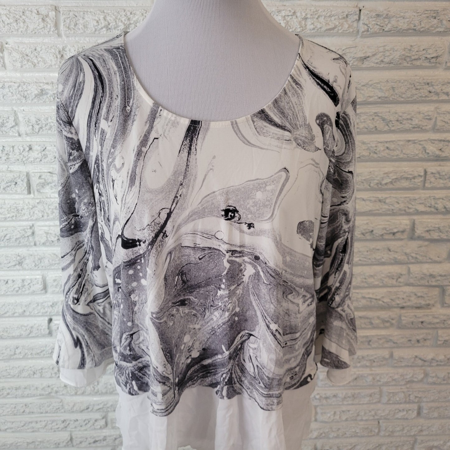 Jones New York Womens Top XL Bell 3/4 Sleeve Black Gray  Watercolor Poly Blend