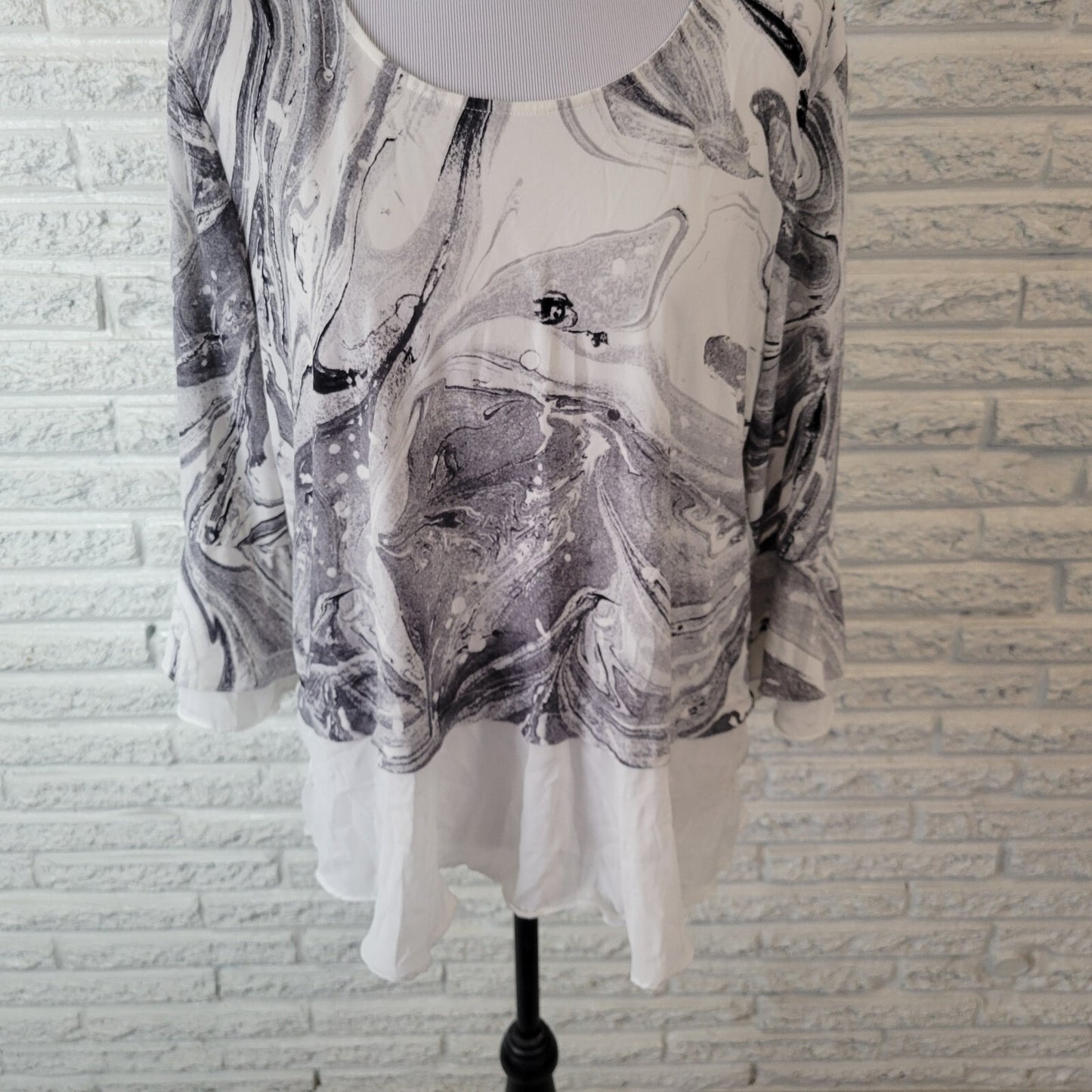 Jones New York Womens Top XL Bell 3/4 Sleeve Black Gray  Watercolor Poly Blend