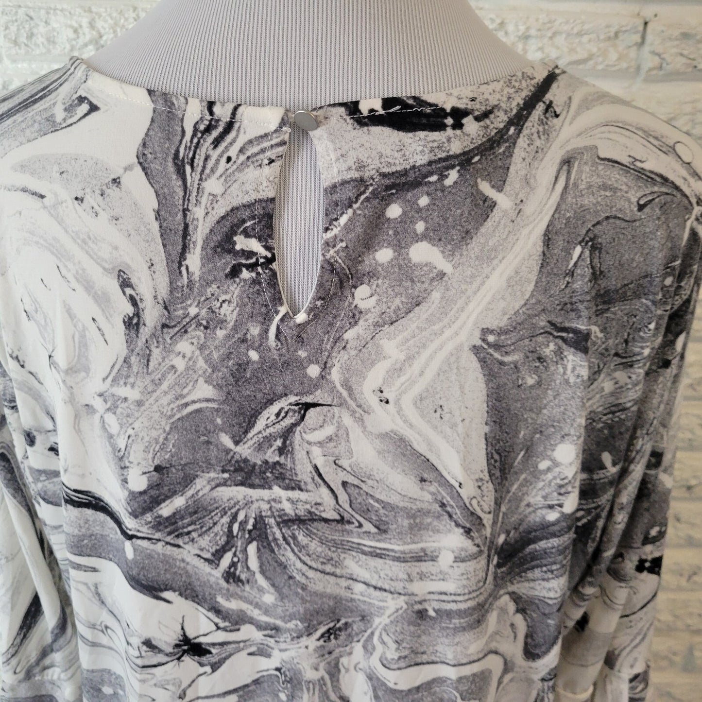 Jones New York Womens Top XL Bell 3/4 Sleeve Black Gray  Watercolor Poly Blend