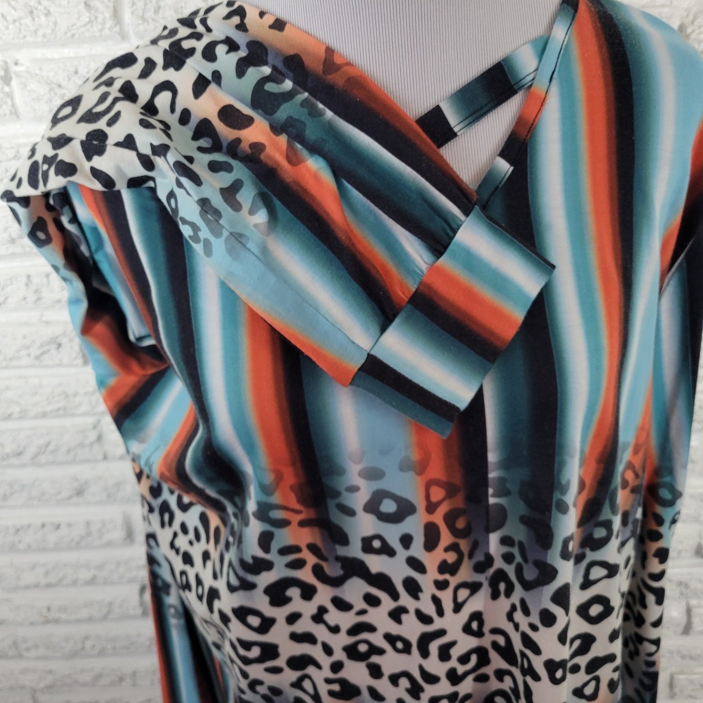 Southern Stitch Womens Top 2XL Plus Tunic Red Blue Watercolor Poly Blend Keyhole